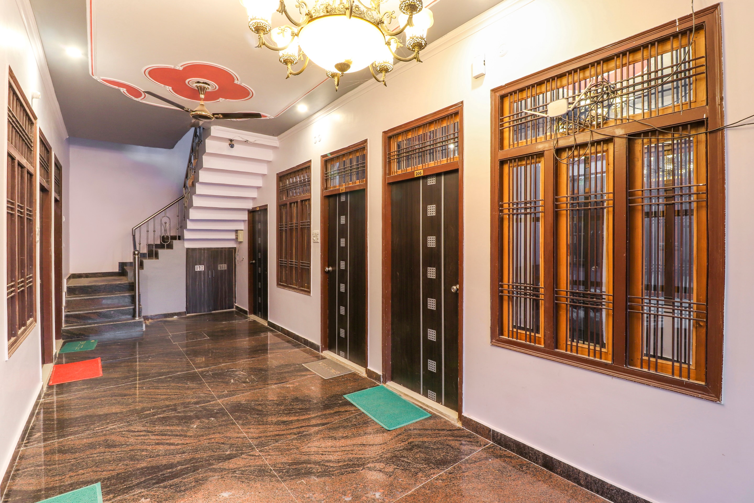OYO 44205 Hotel Aryan Galaxy, Lucknow 3