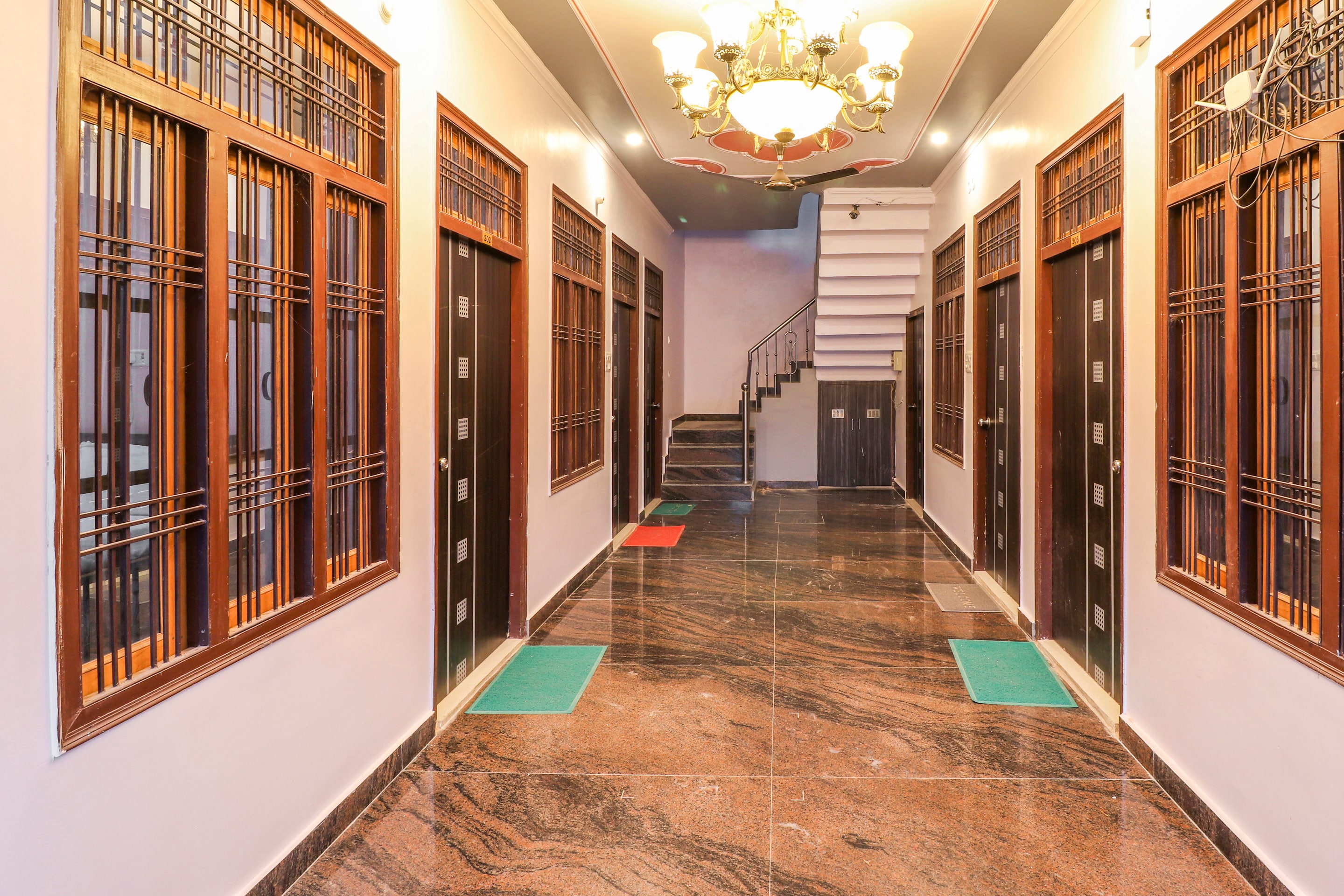 OYO 44205 Hotel Aryan Galaxy, Lucknow 4