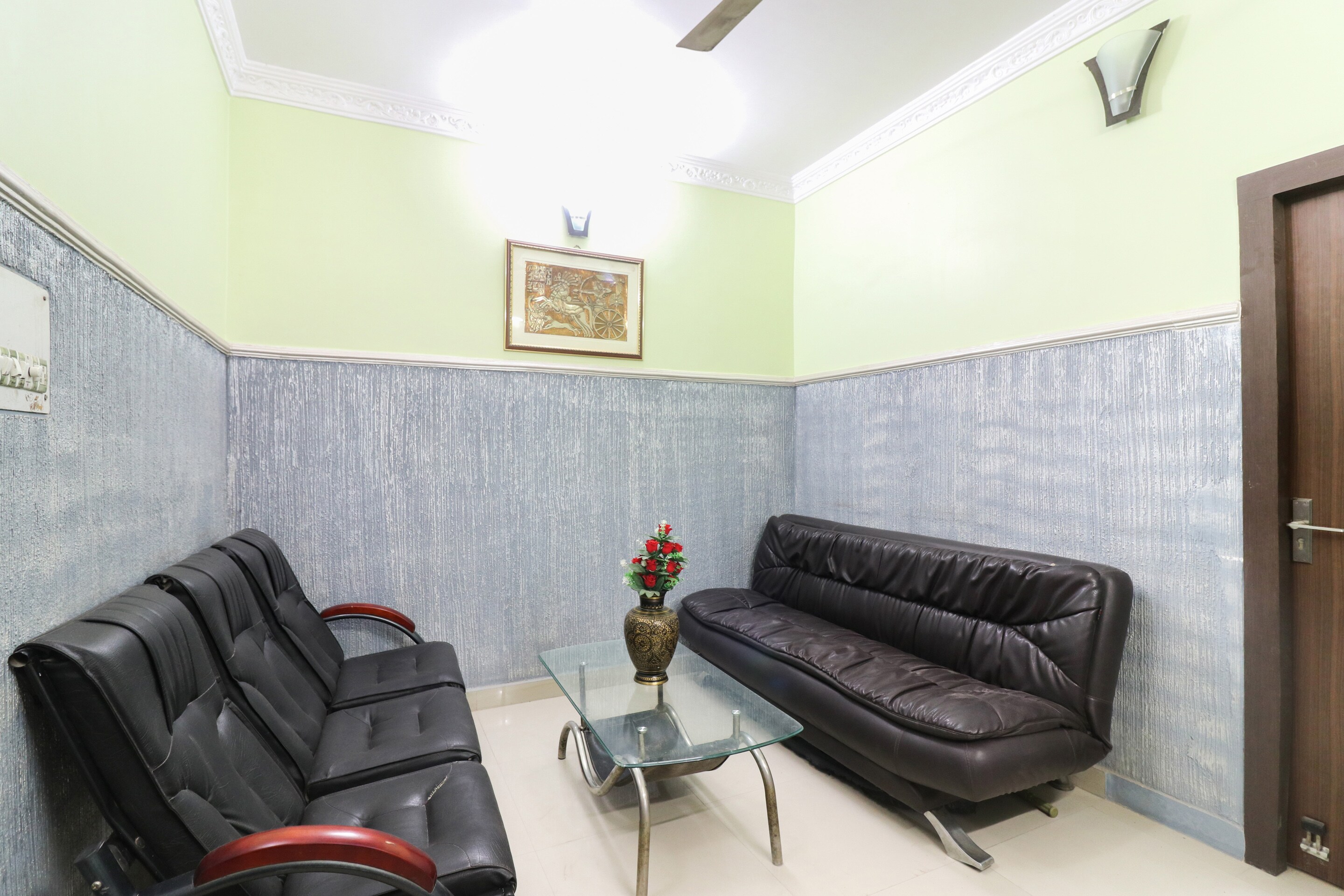 OYO Flagship 44546 Royal Holiday, Patna 3