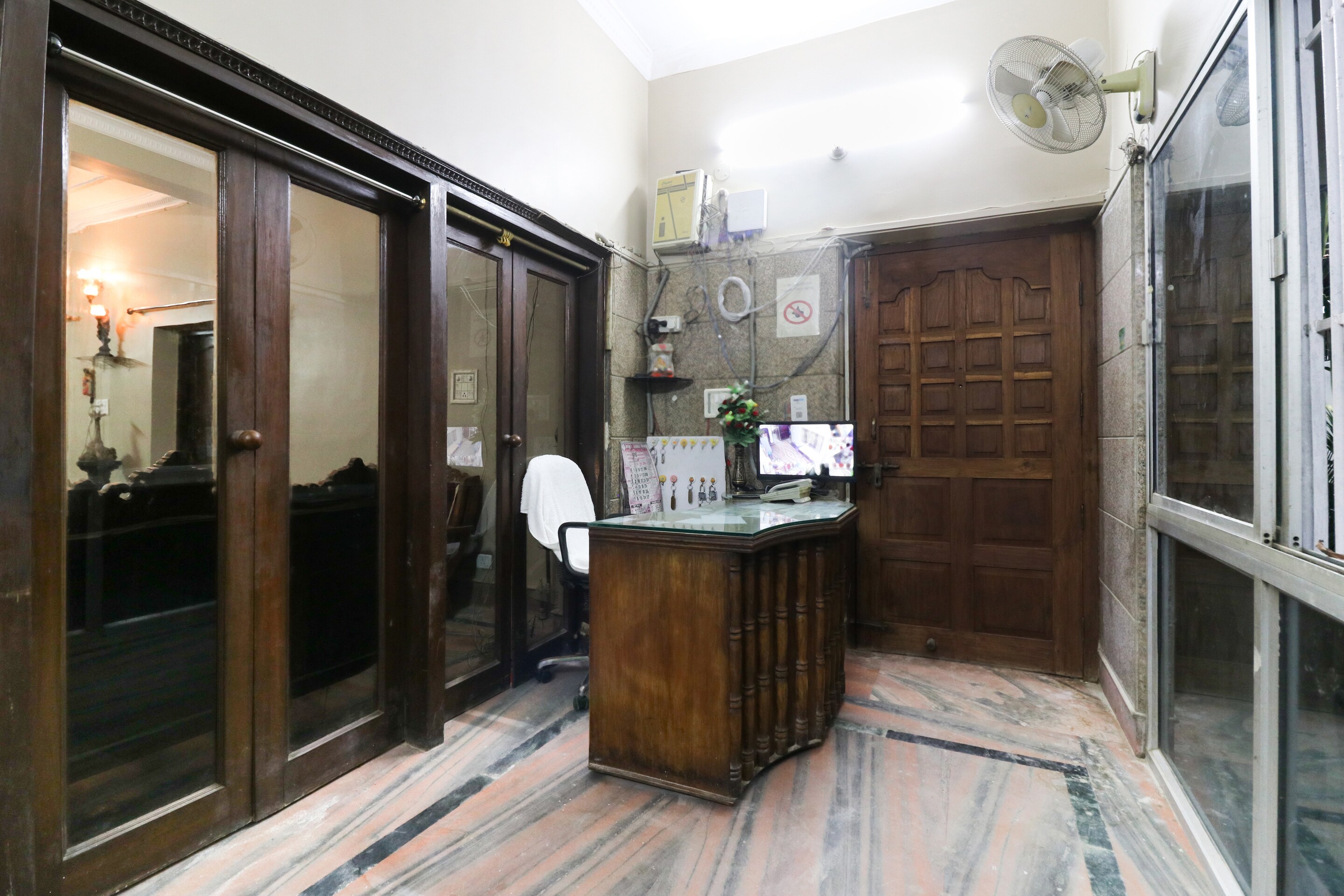 OYO Flagship 44546 Royal Holiday, Patna 5