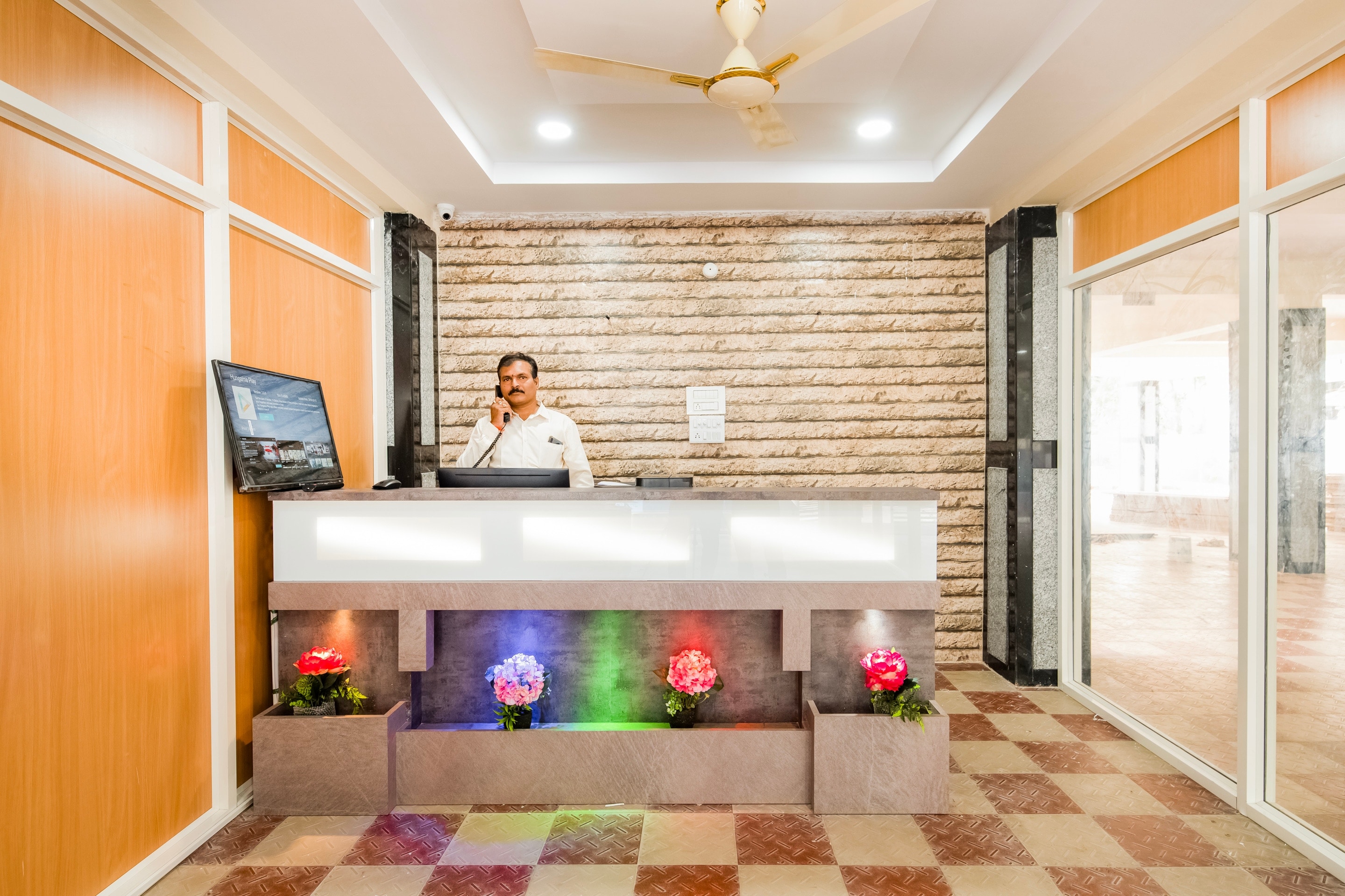 Capital O 46118 RR Towers, Vijayawada 2