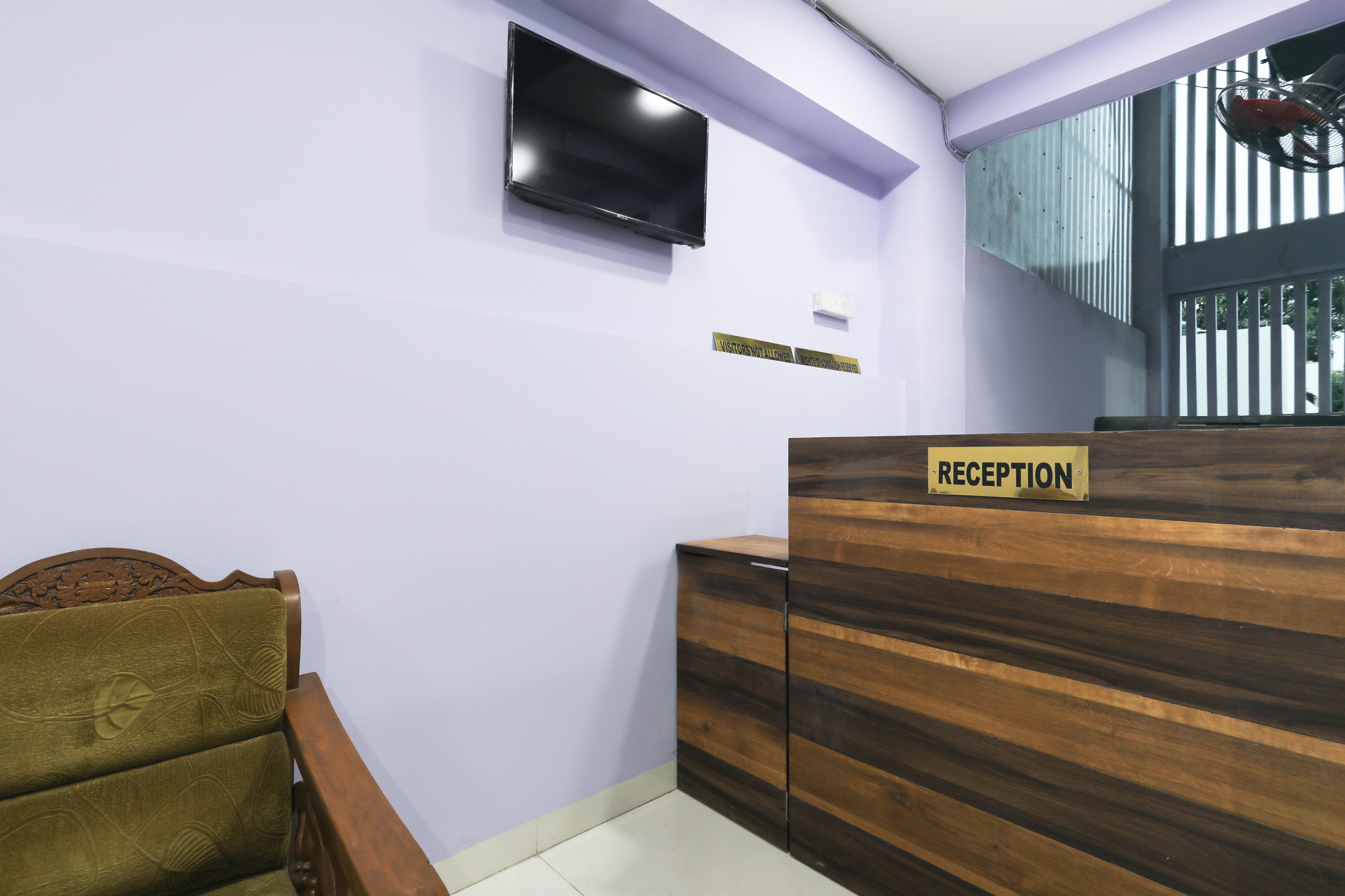 OYO 46617 La Flora, Indore 5
