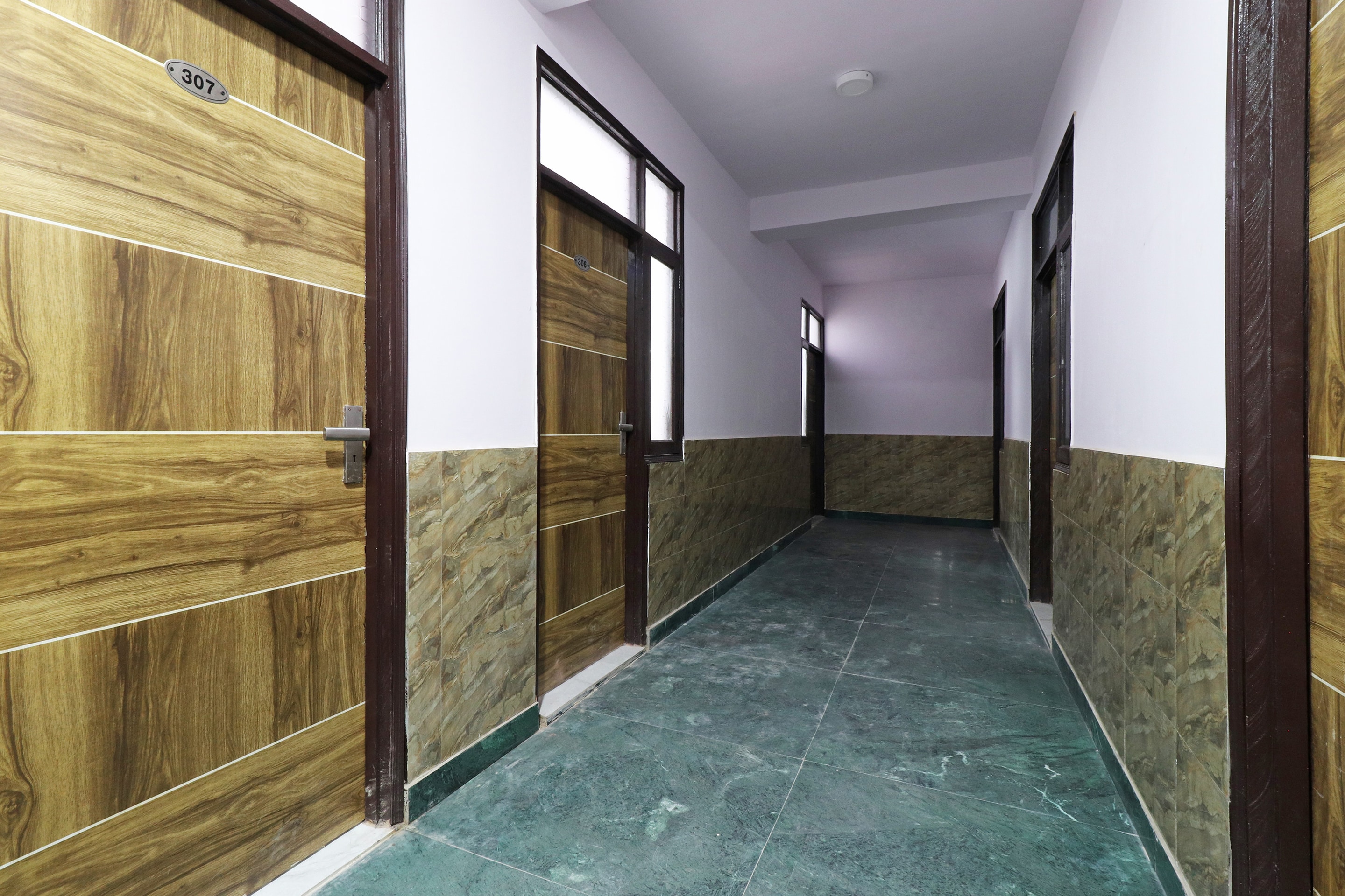 OYO 47524 Hotel Signature Village, New Delhi 4