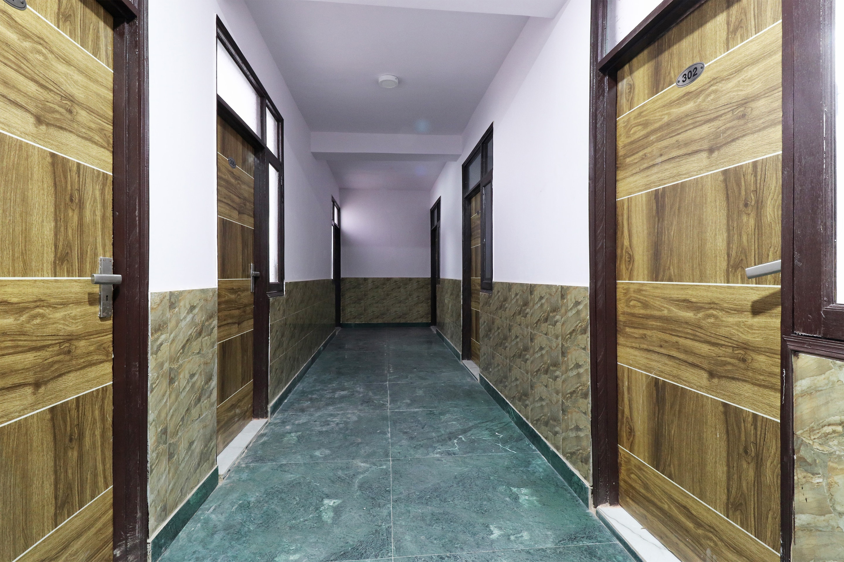 OYO 47524 Hotel Signature Village, New Delhi 5