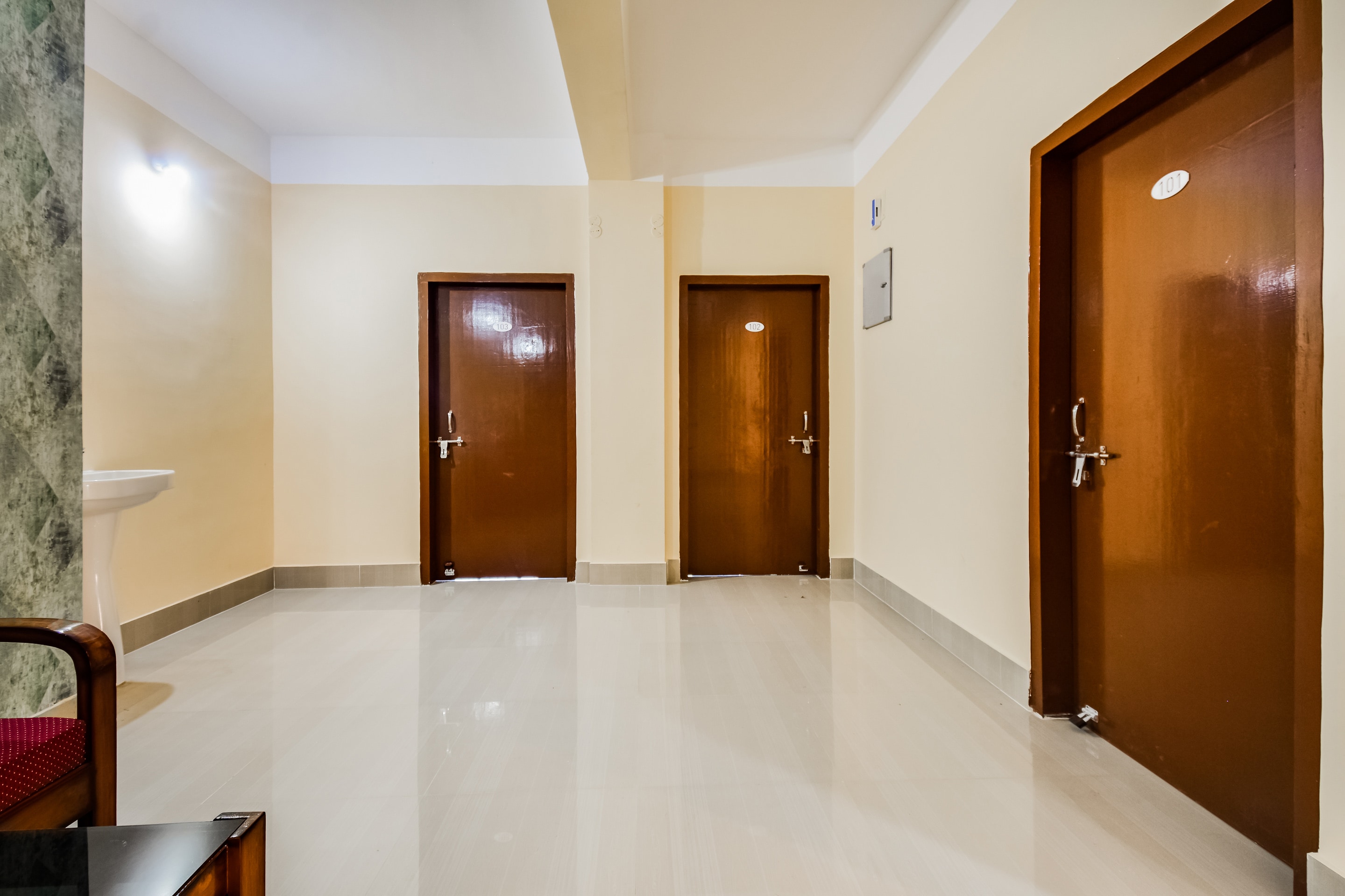 OYO Flagship 49036 Royal Pearl Inn, Guwahati 3