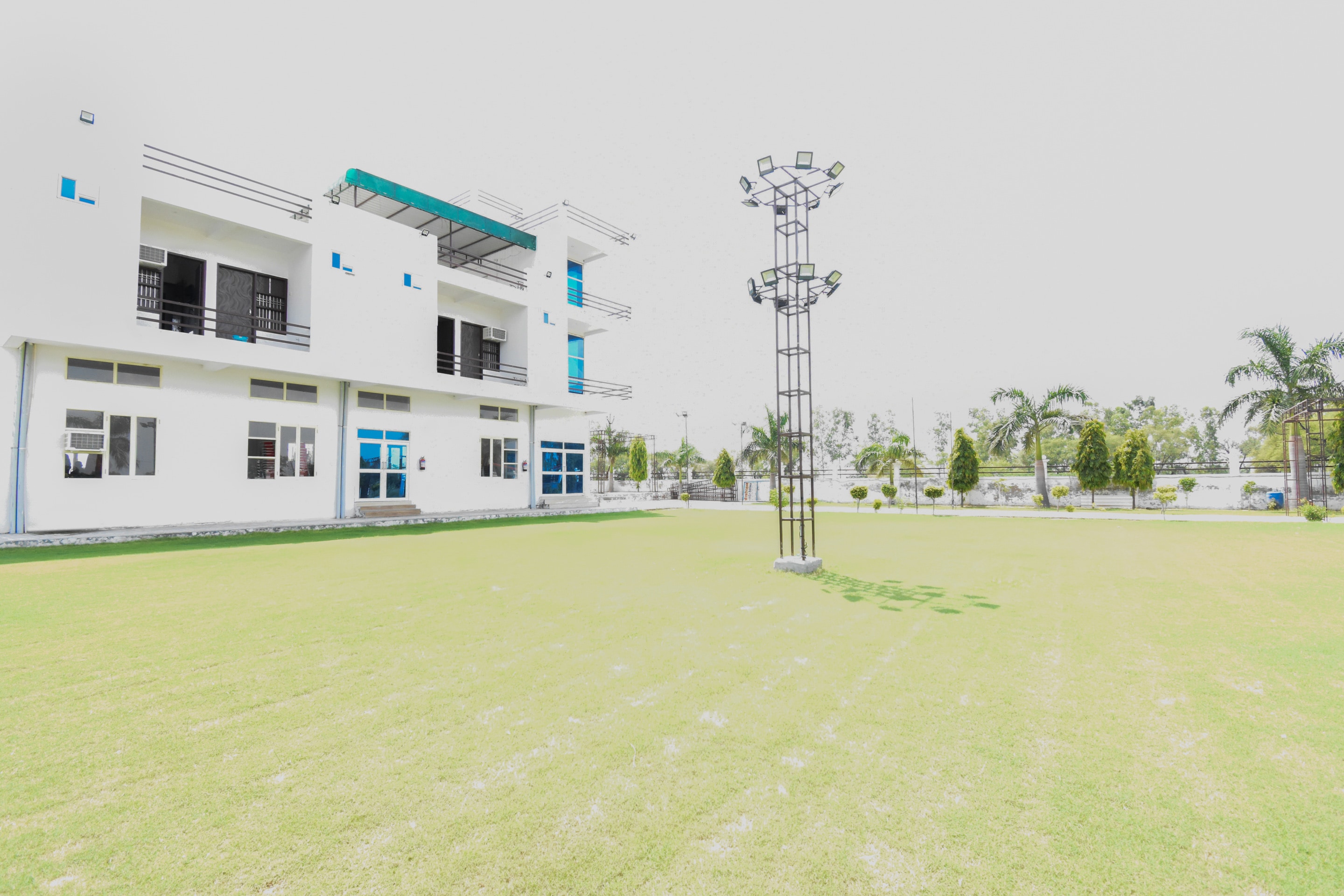 OYO 49899 Pardeep Palace, Bhiwani 3