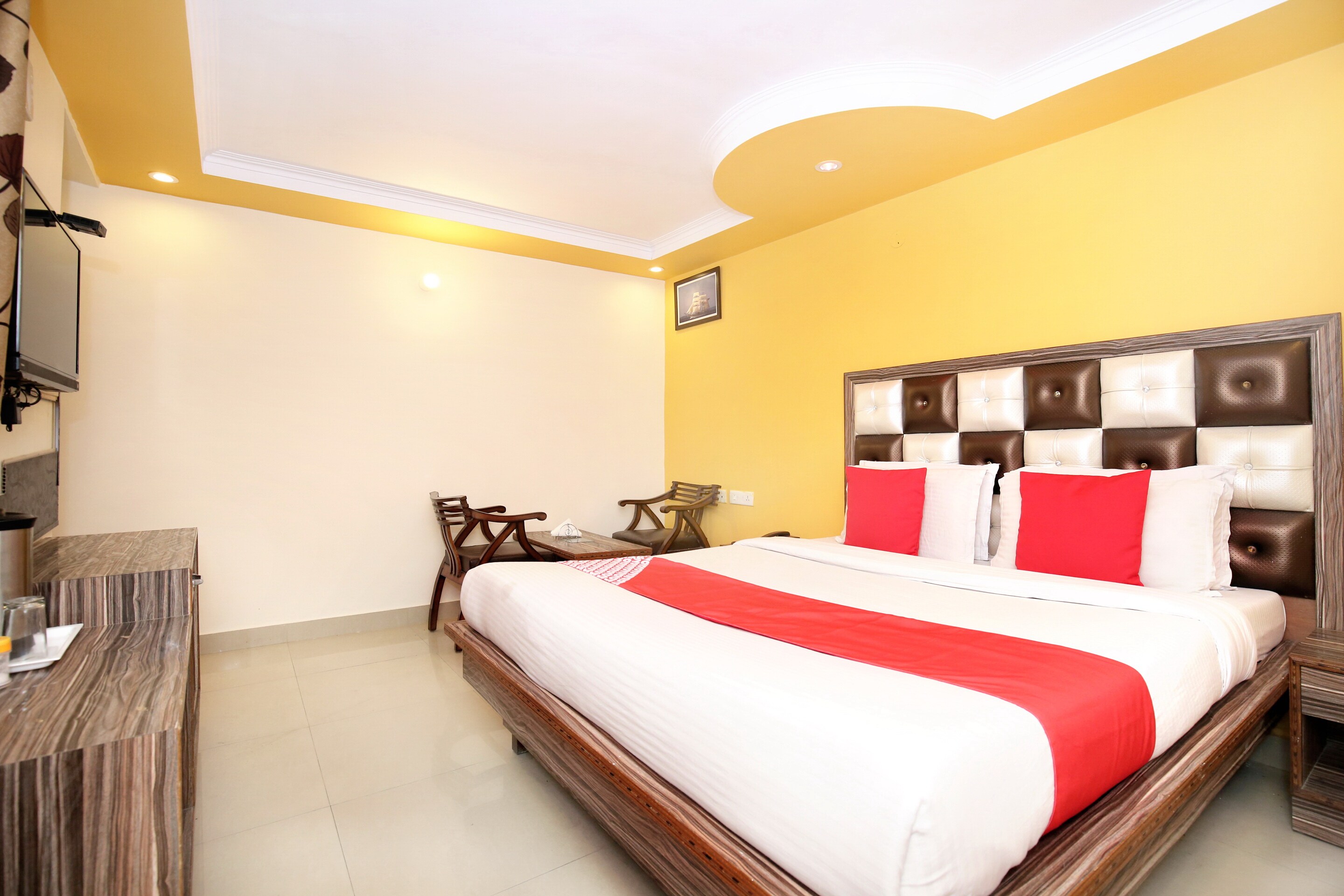 OYO 5956 Hotel Continental Inn 42, Chandigarh 4