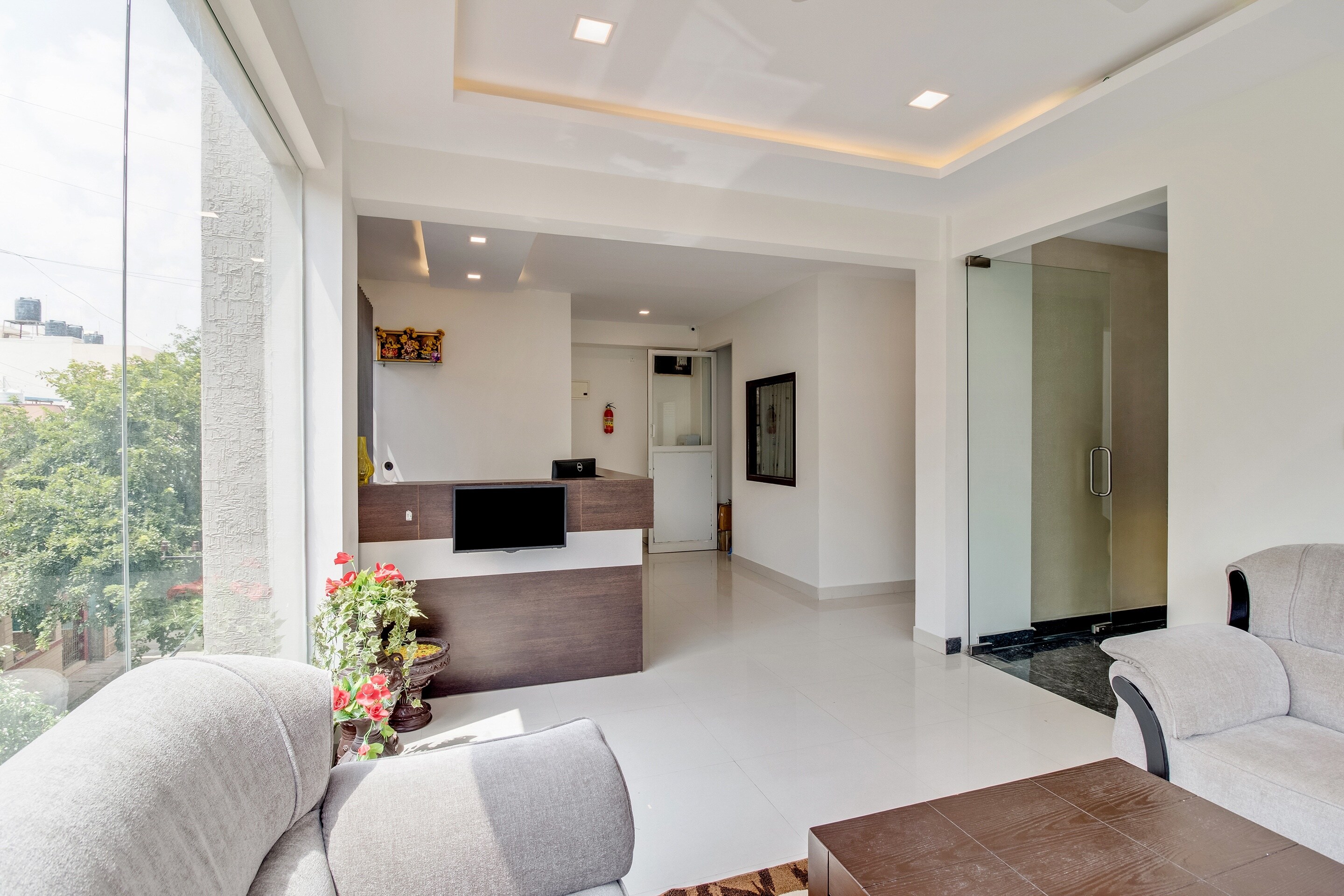 OYO 60746 Kings Suites, Bangalore 3