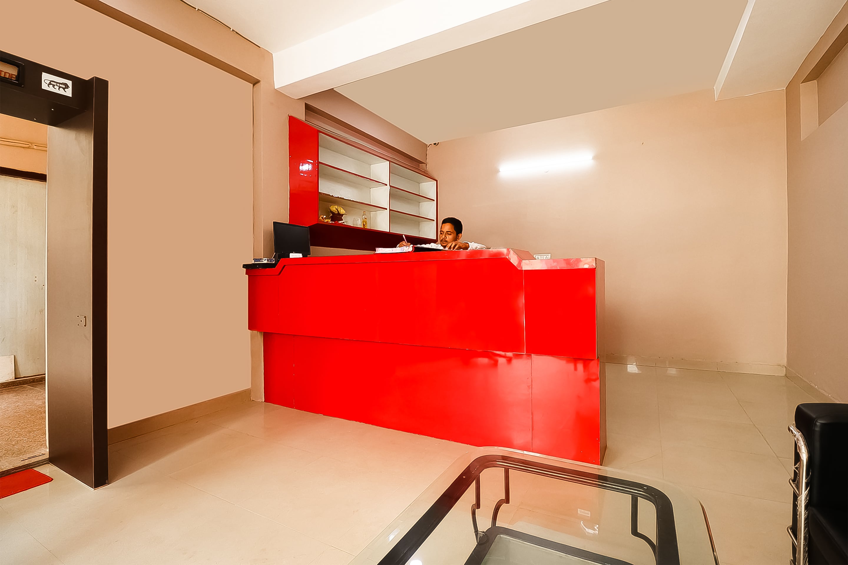 OYO 61264 Hotel Royal Orbit, New Delhi 2