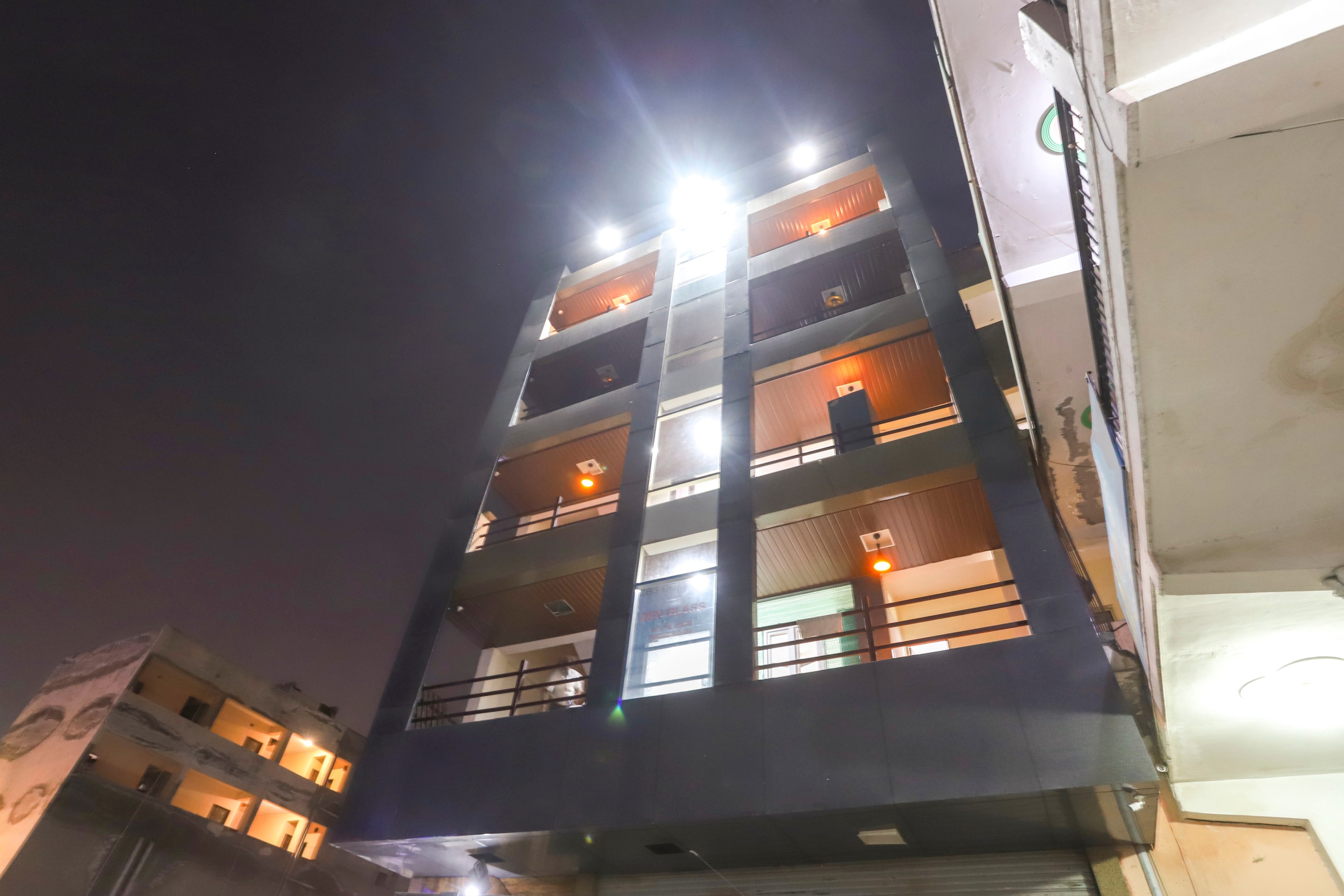 OYO 62106 Royal Residency, Noida 5