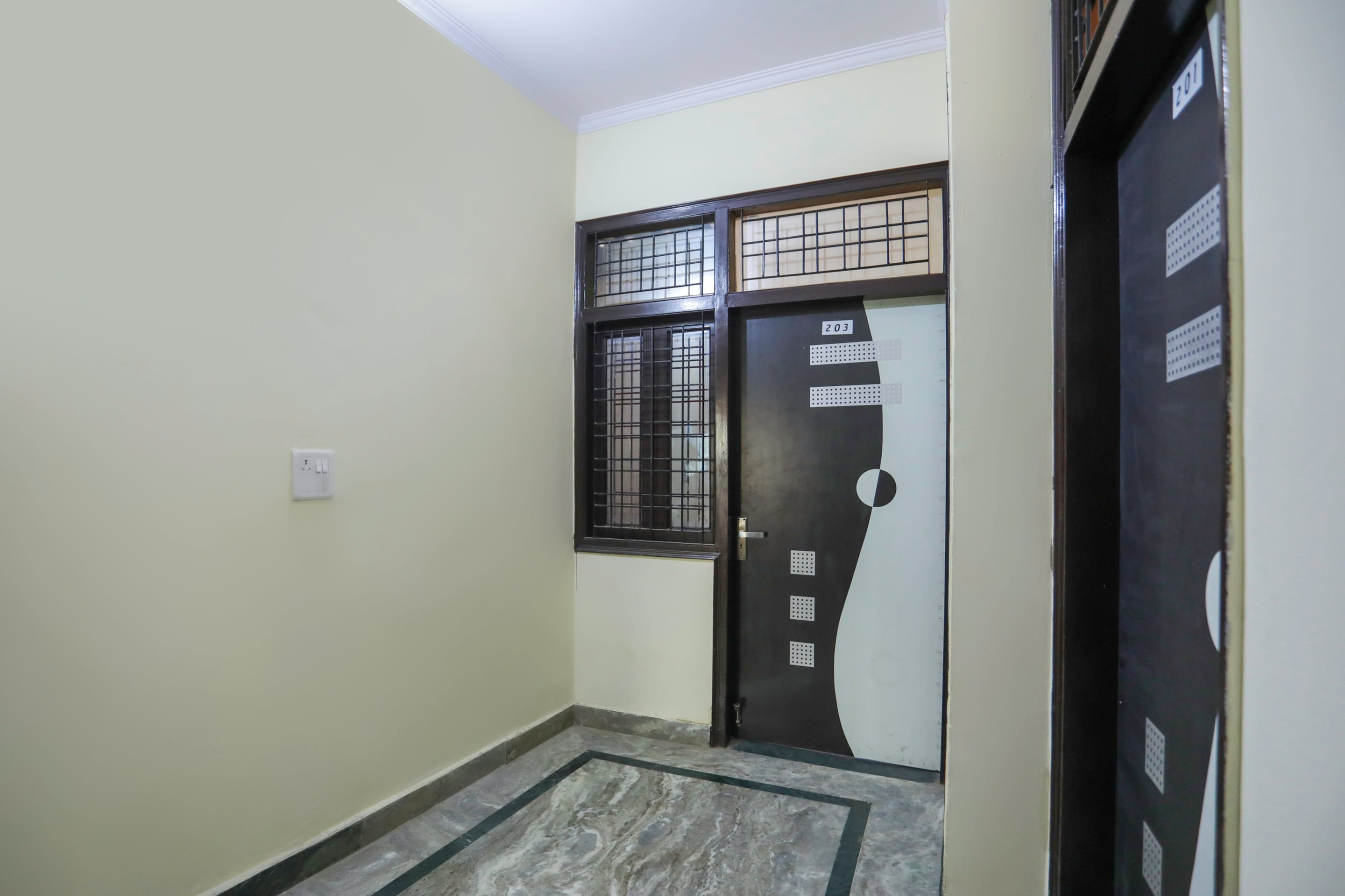 OYO 62680 Royal Galaxy In, Noida 4