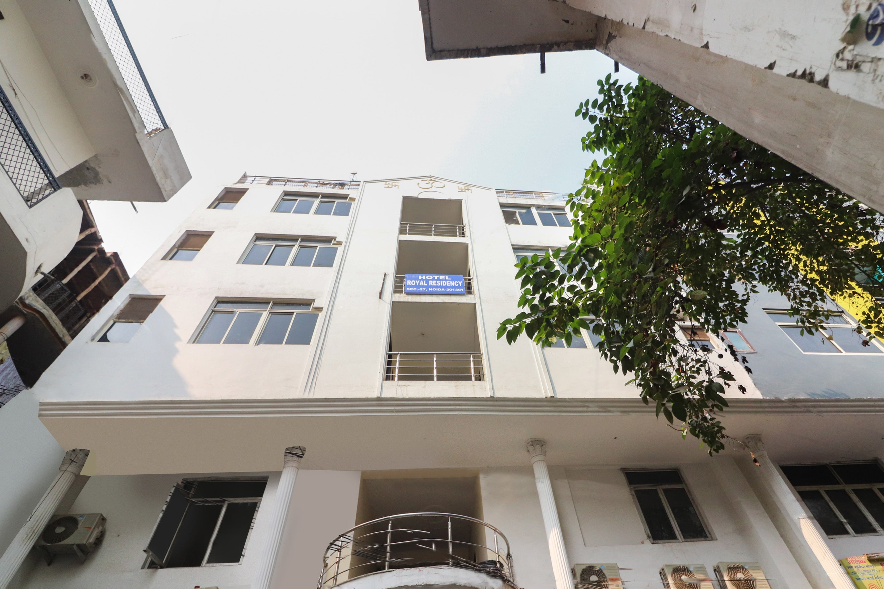 OYO 64749 Royal Residency, Noida 4