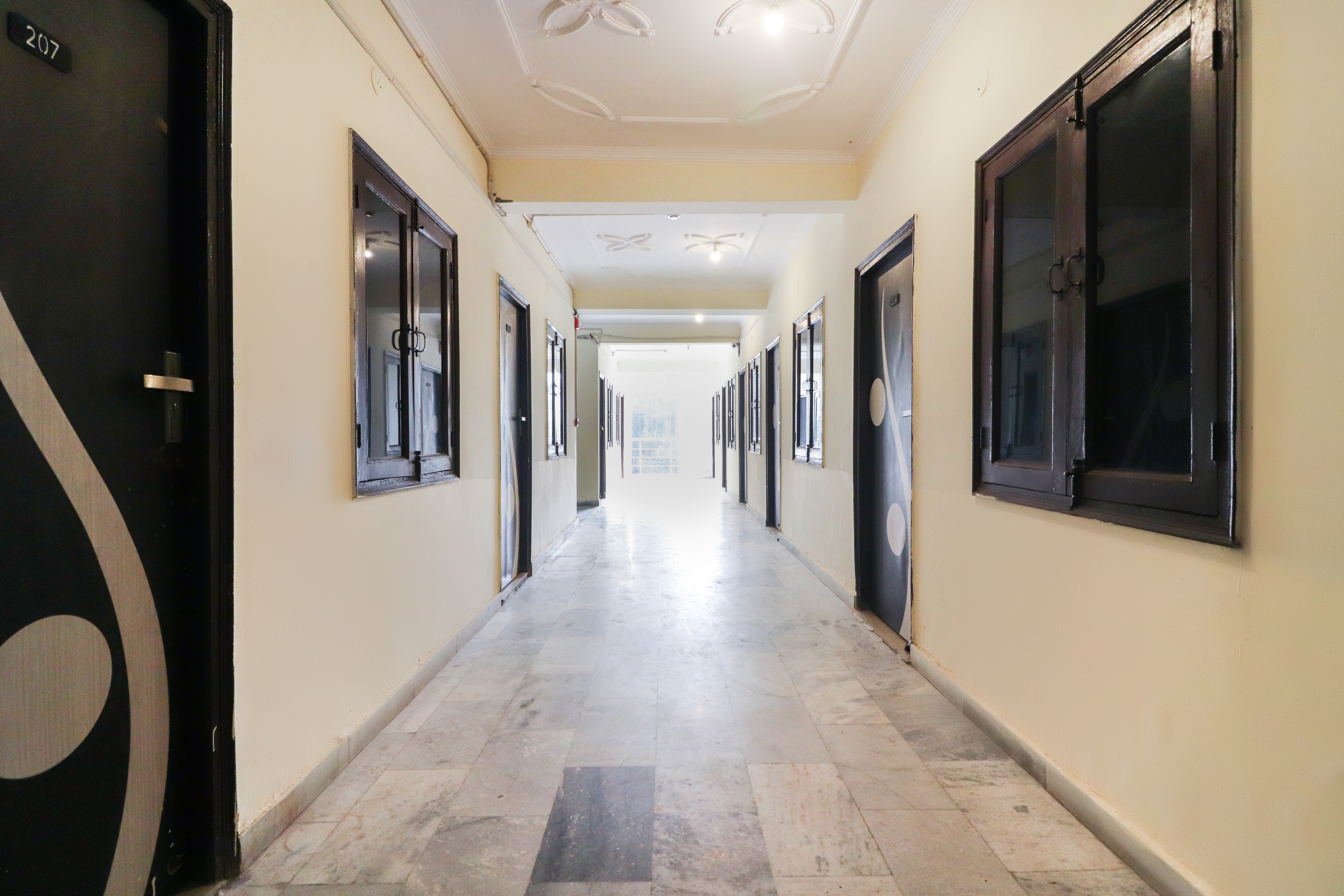 OYO 64749 Royal Residency, Noida 5
