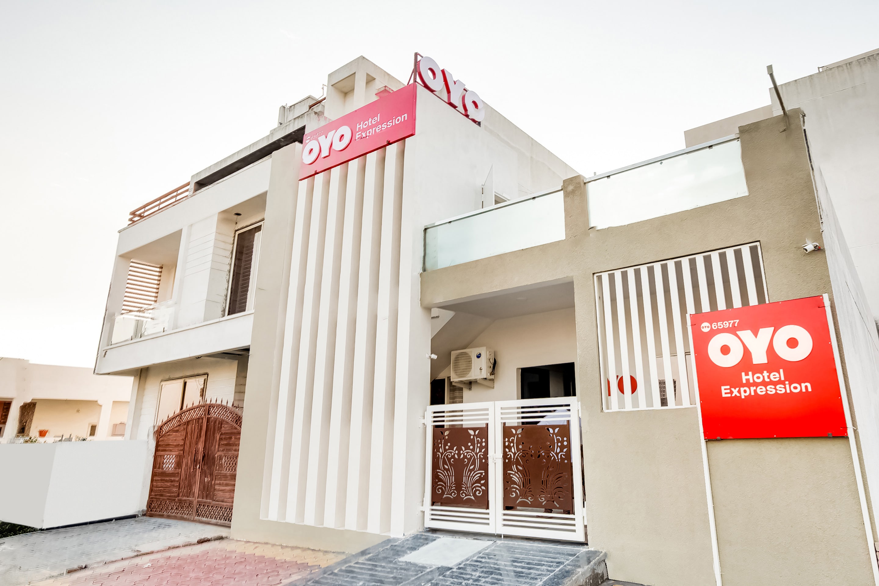 OYO 65977 Hotel Expression, Indore 4