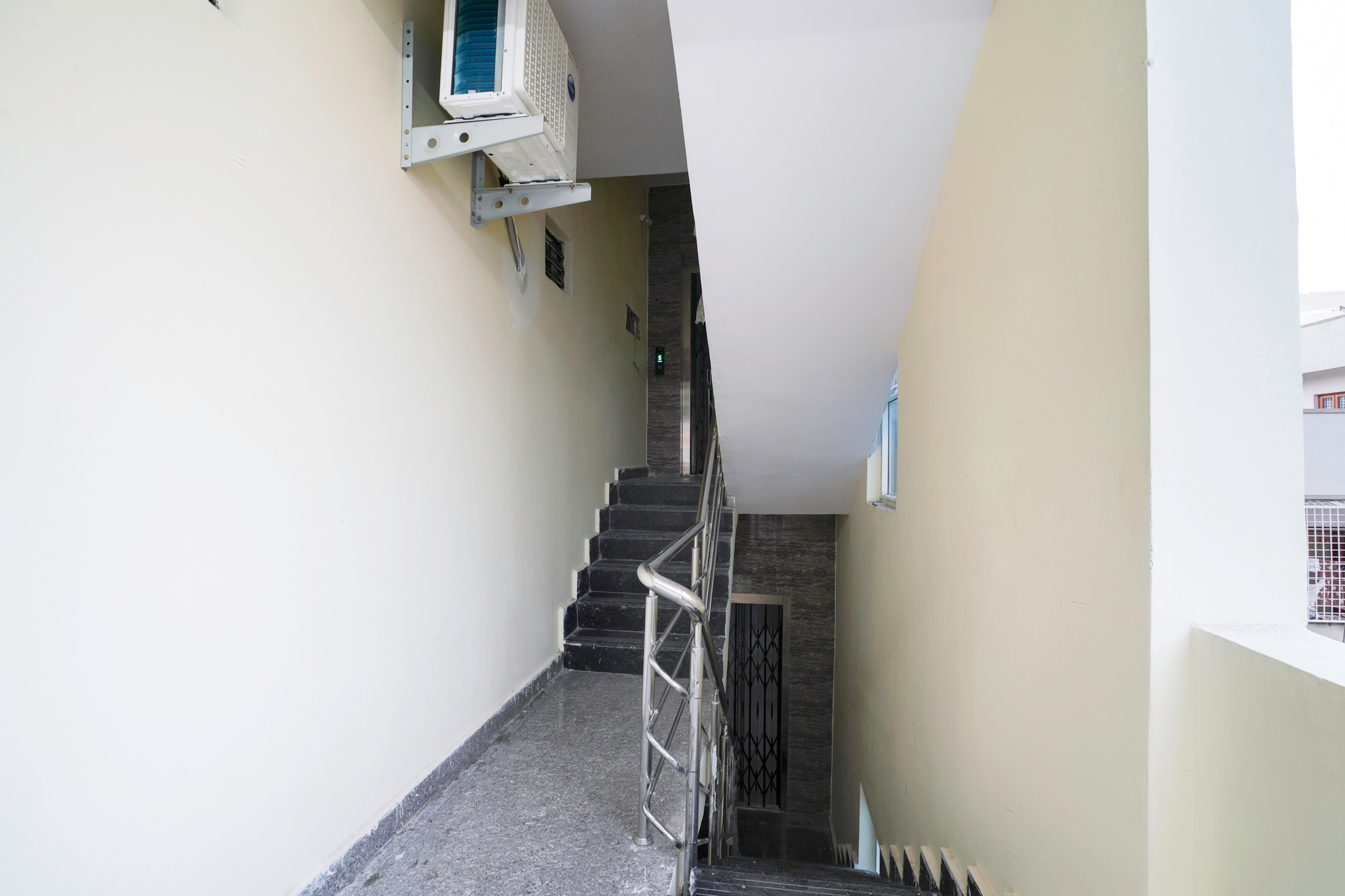 OYO Flagship 69483 Hotel Dsr Residency, Hyderabad 3