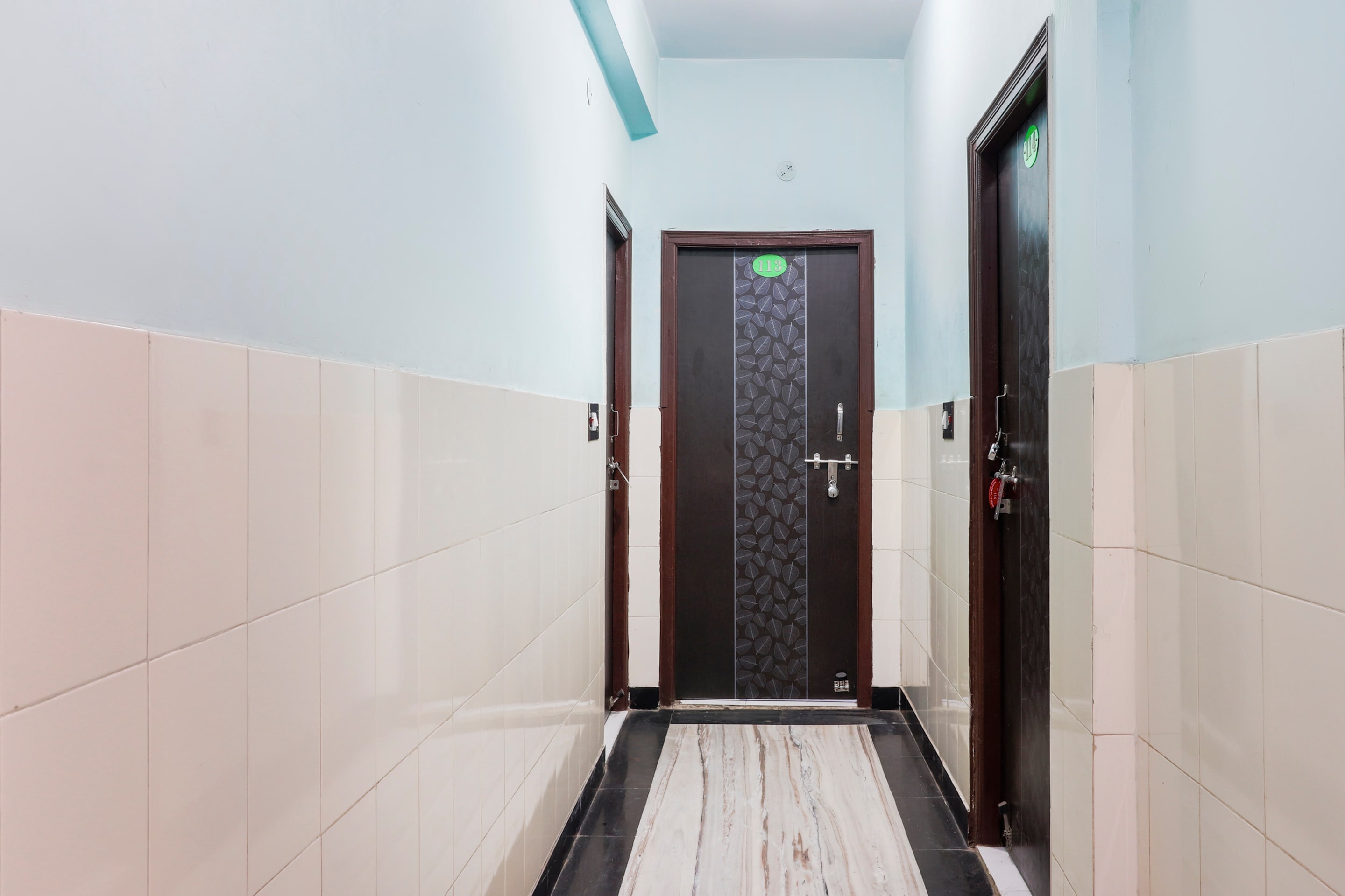 OYO 69930 Hotel Kanha Dham, Kanpur 5