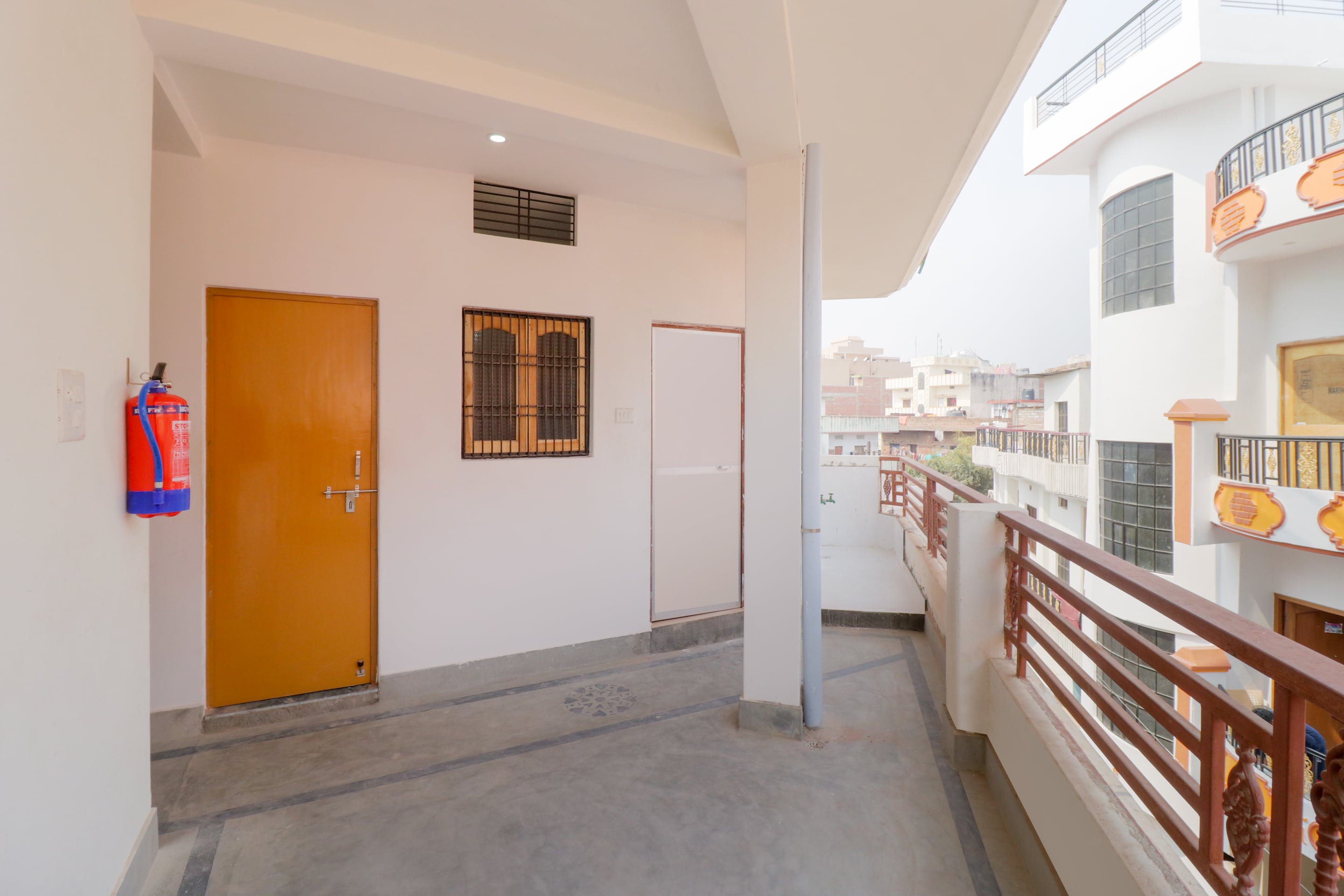 OYO 70291 New Suhani House, Ramnagar 4