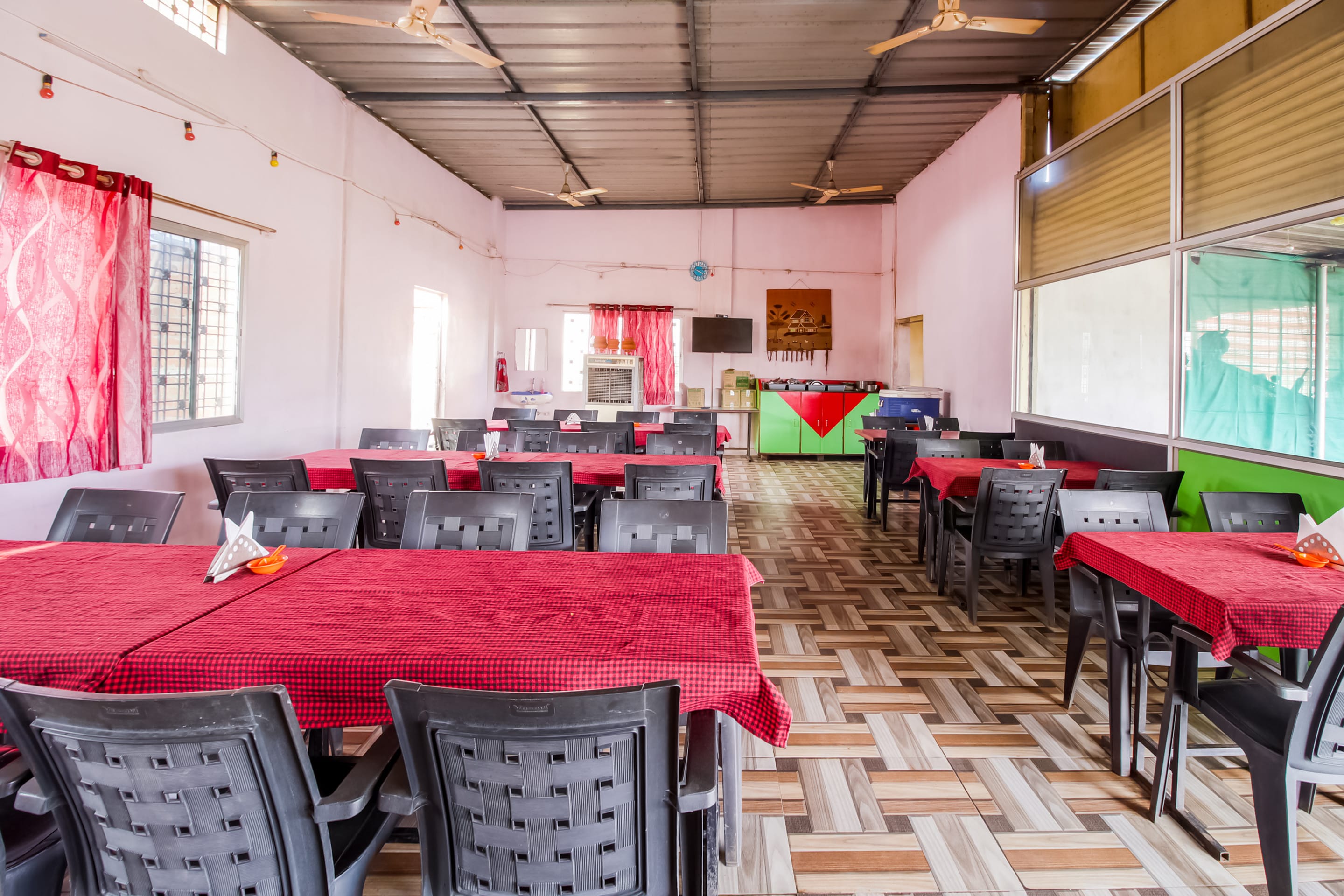 OYO 70694 Hotel Green Park Resort, Nagpur 3