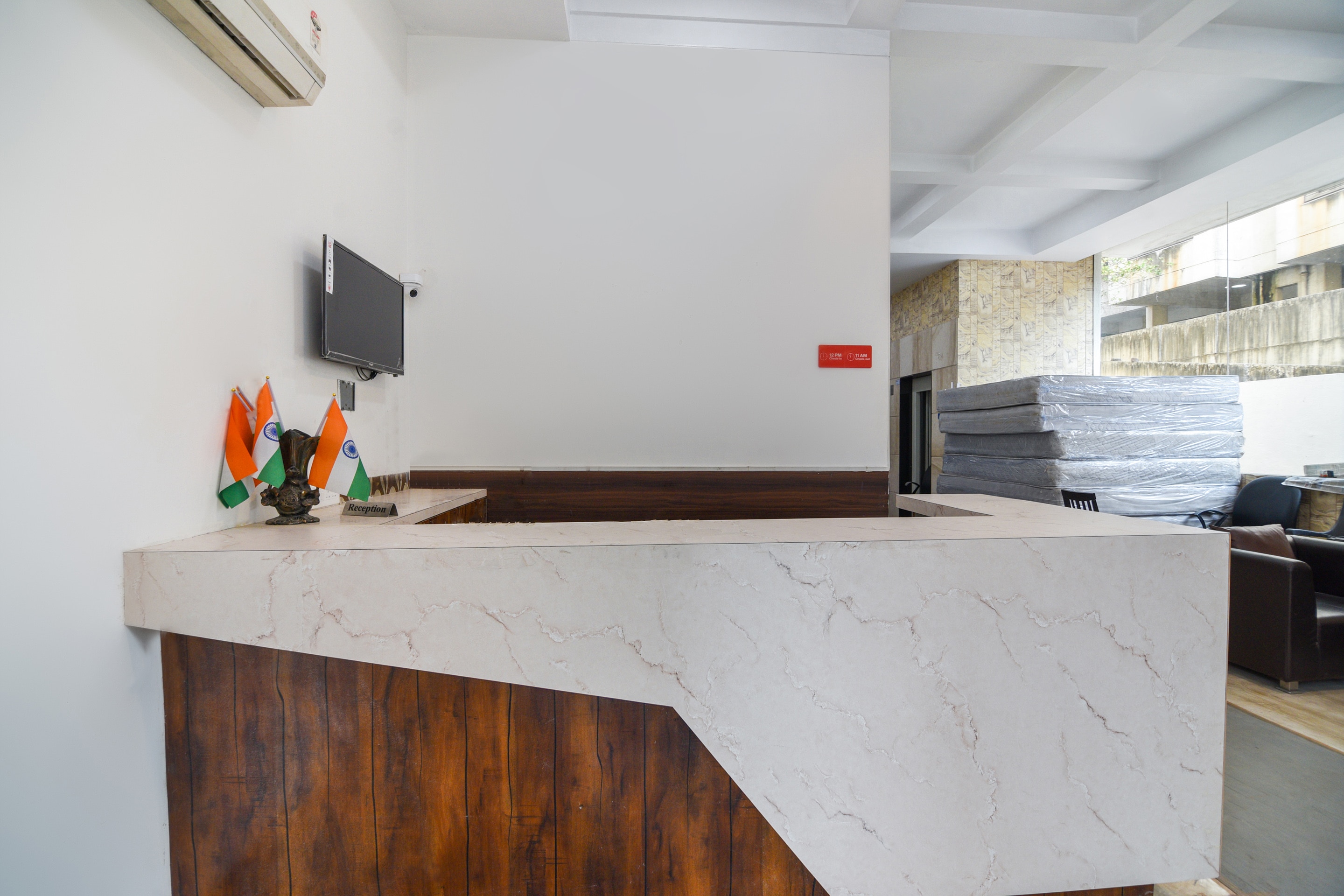 OYO Flagship 70715 Sunshine Inn, Pune 5