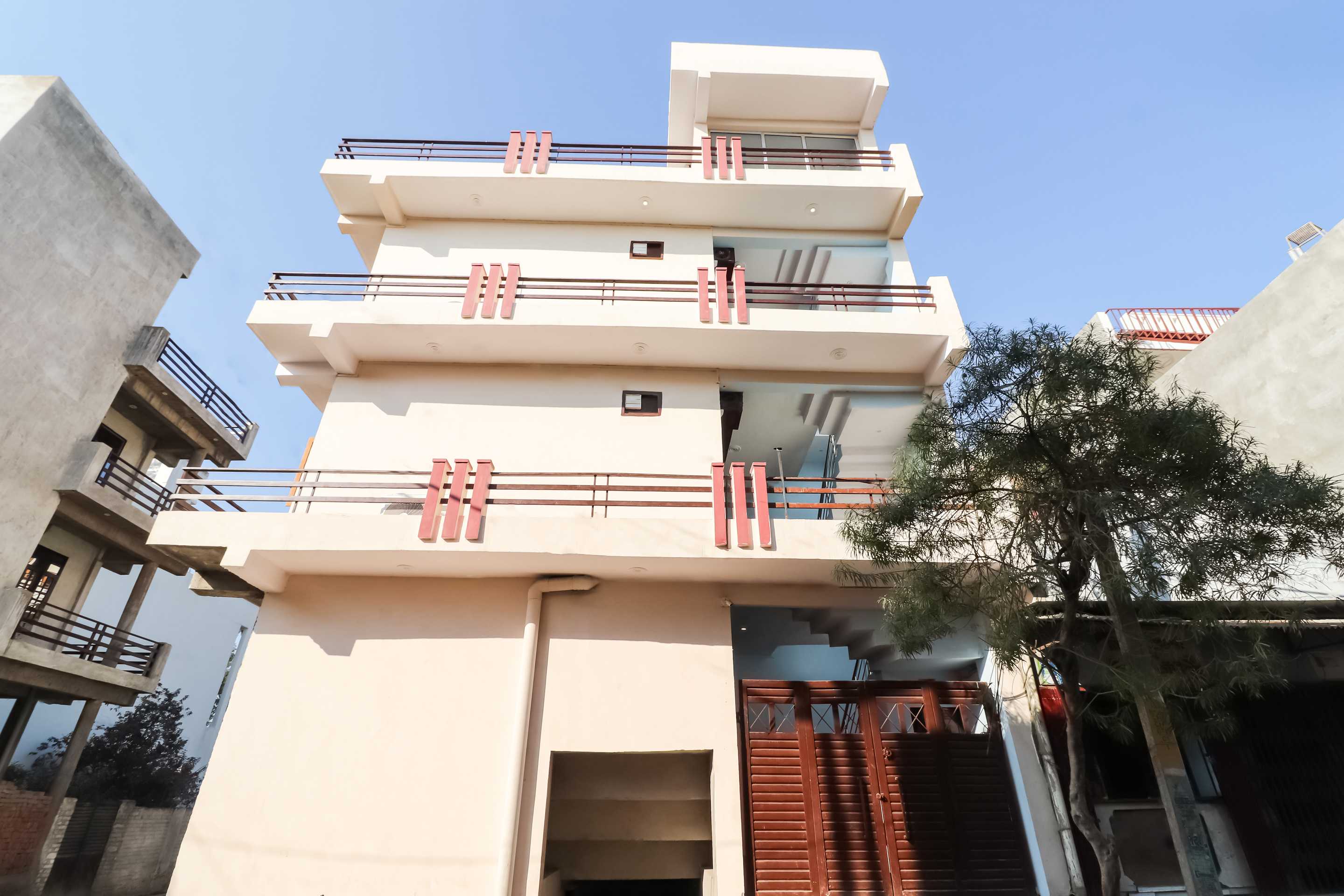 OYO Flagship 70748 The Velvet Chinhat Tiraha, Lucknow 2