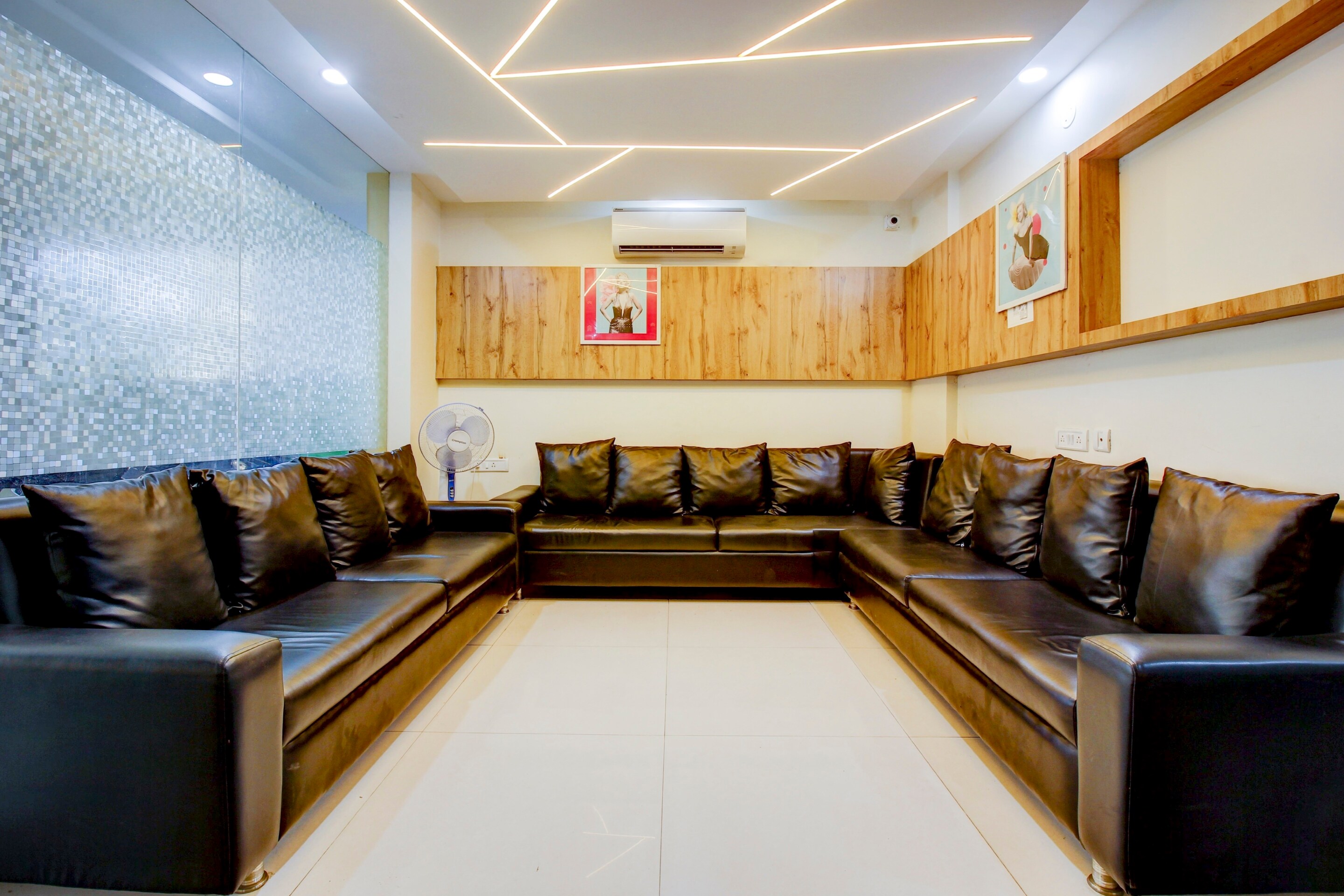 OYO 70857 Dream Suites, Hyderabad 2