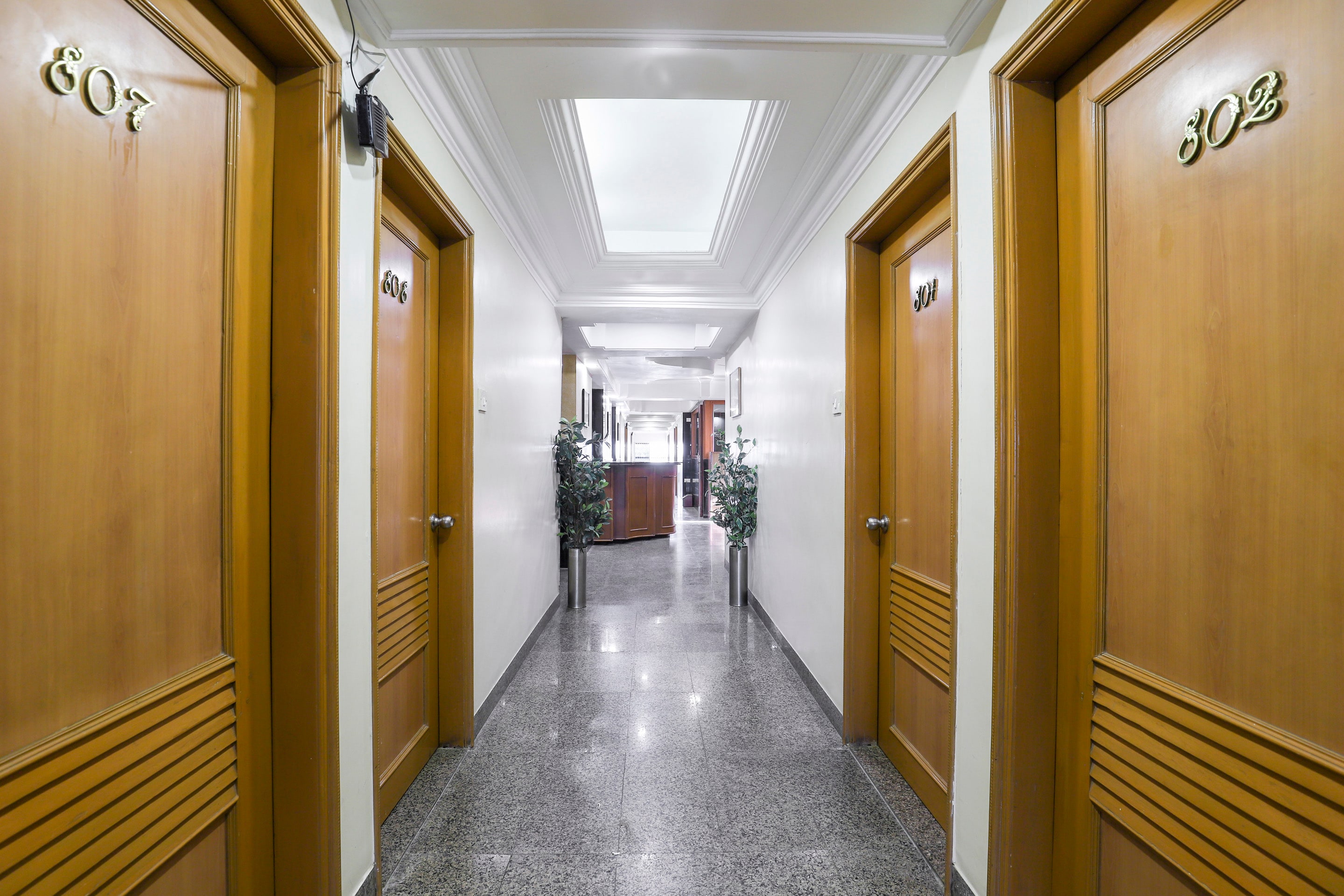 OYO 70882 Hotel Royal Retreat, Vadodara 2