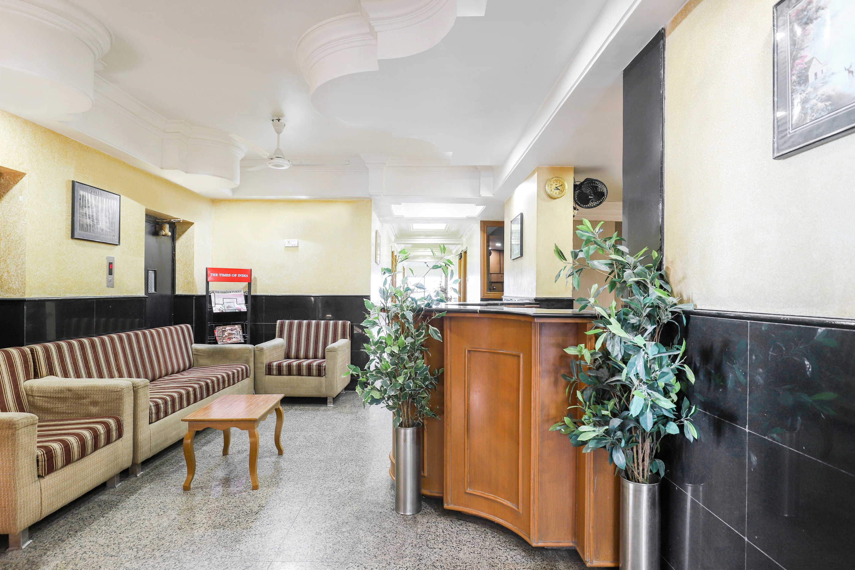 OYO 70882 Hotel Royal Retreat, Vadodara 3