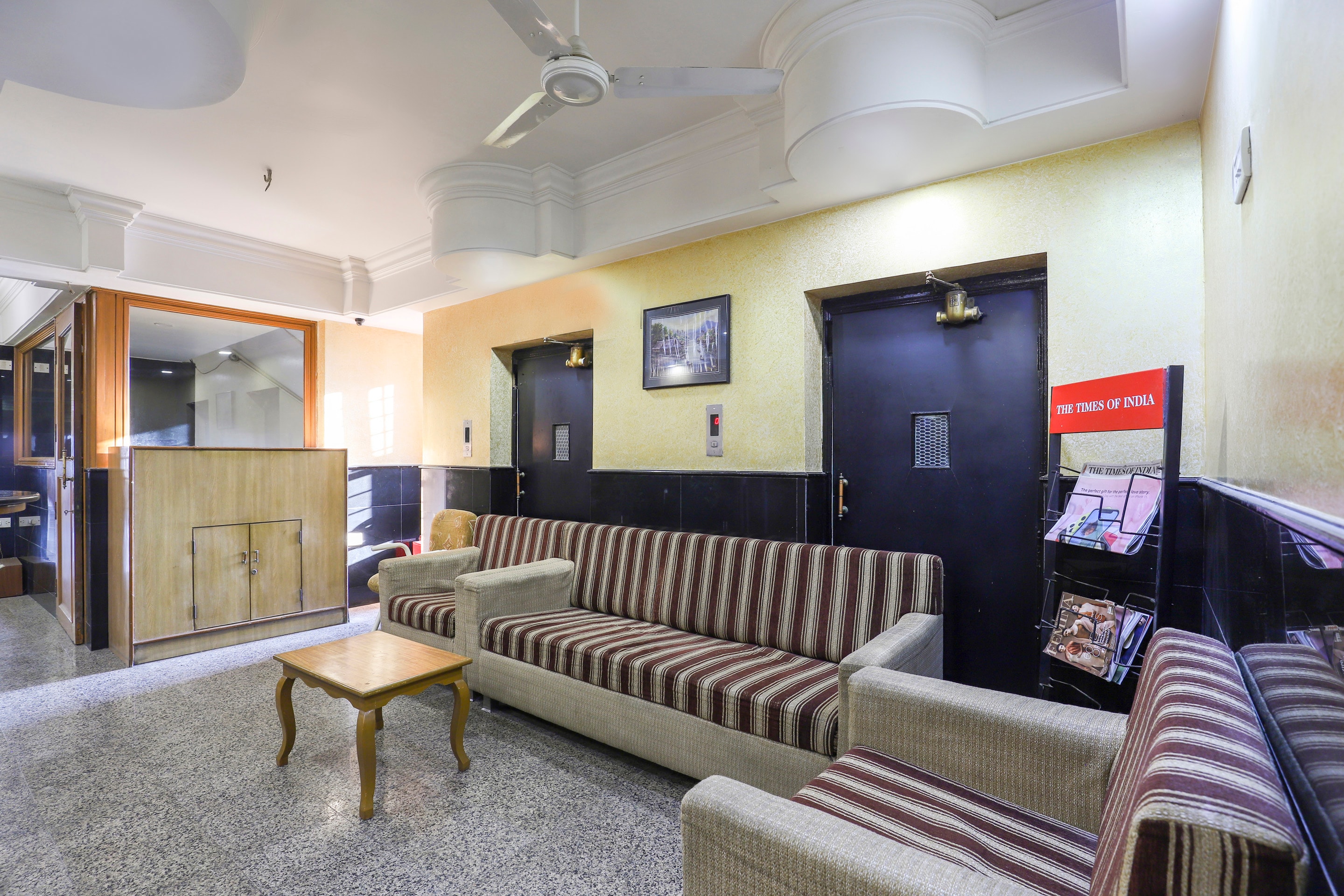 OYO 70882 Hotel Royal Retreat, Vadodara 4