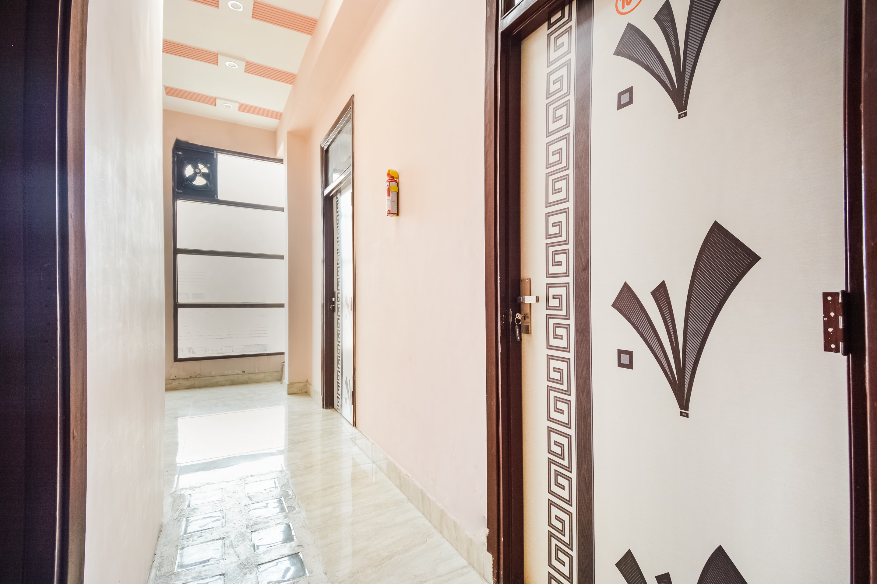 OYO 8789 Hotel Noor Palace, Srinagar 5