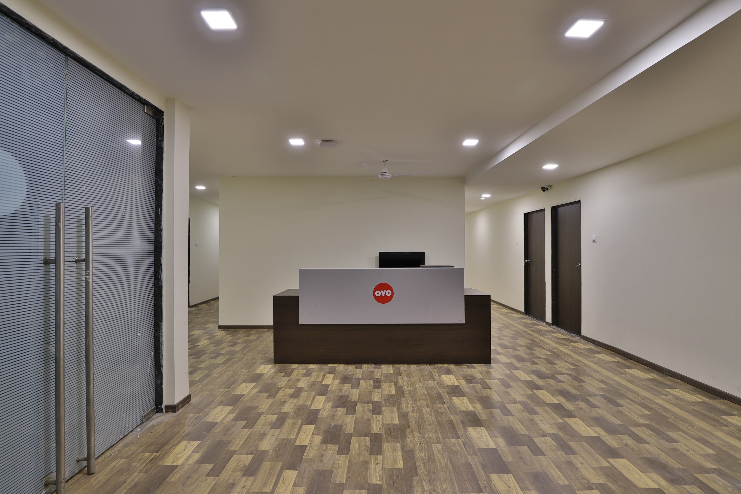 OYO Flagship 30564 Ripple Mall, Surat 4