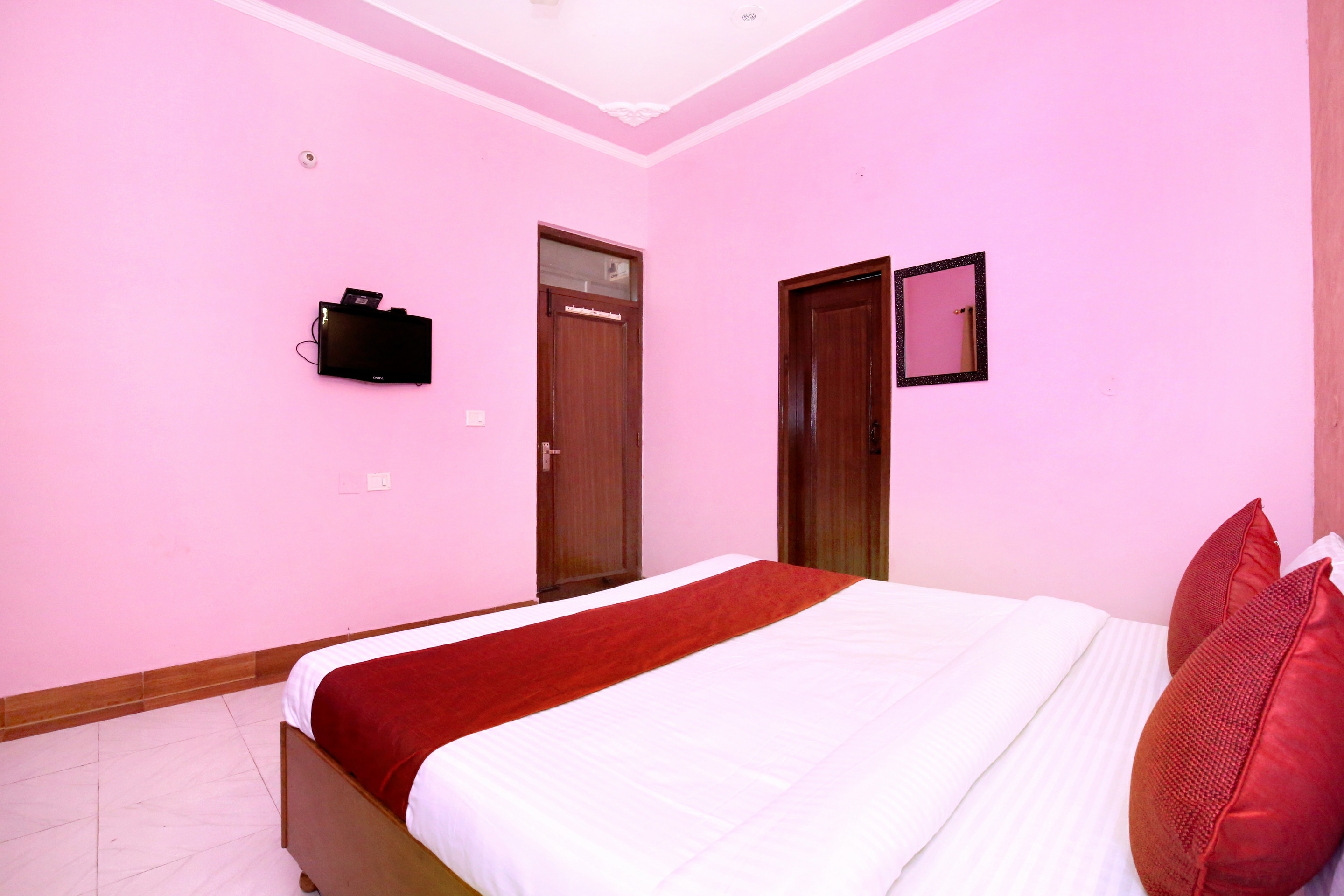 OYO 9229 GMG Hotel, Chandigarh 2