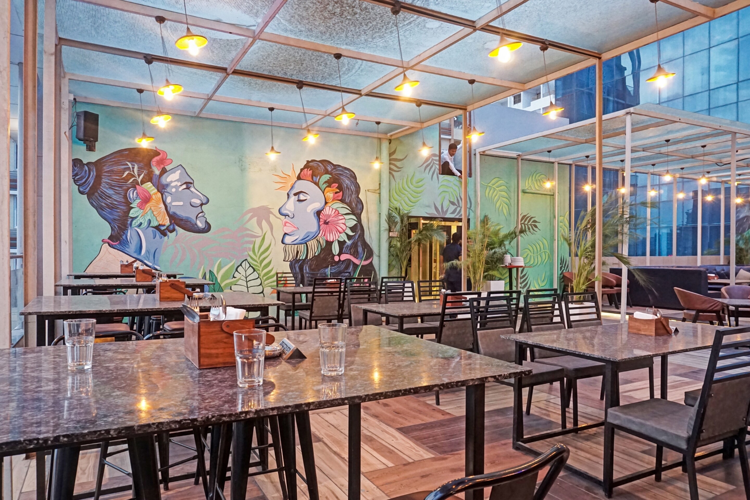 OYO Townhouse 100 Somani TC, Pune 4