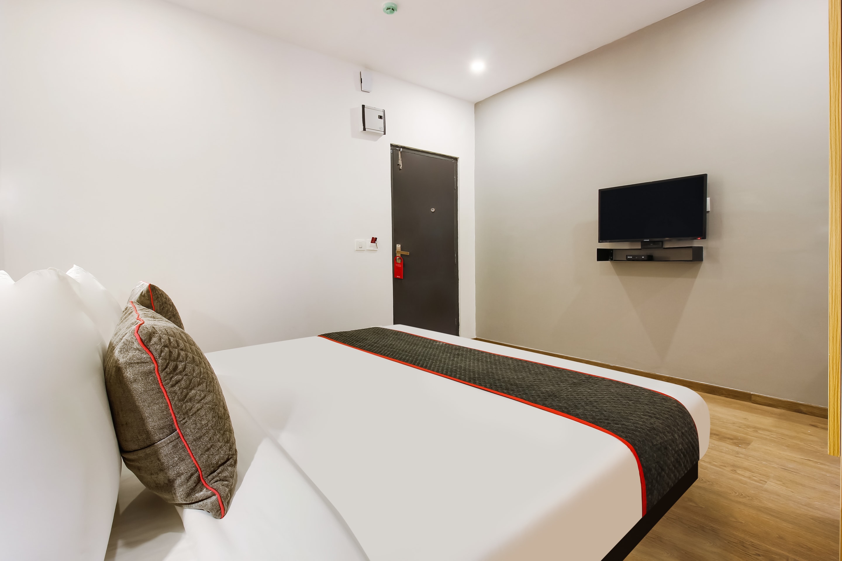 OYO Townhouse 164 ESI Hospital, Hyderabad 4