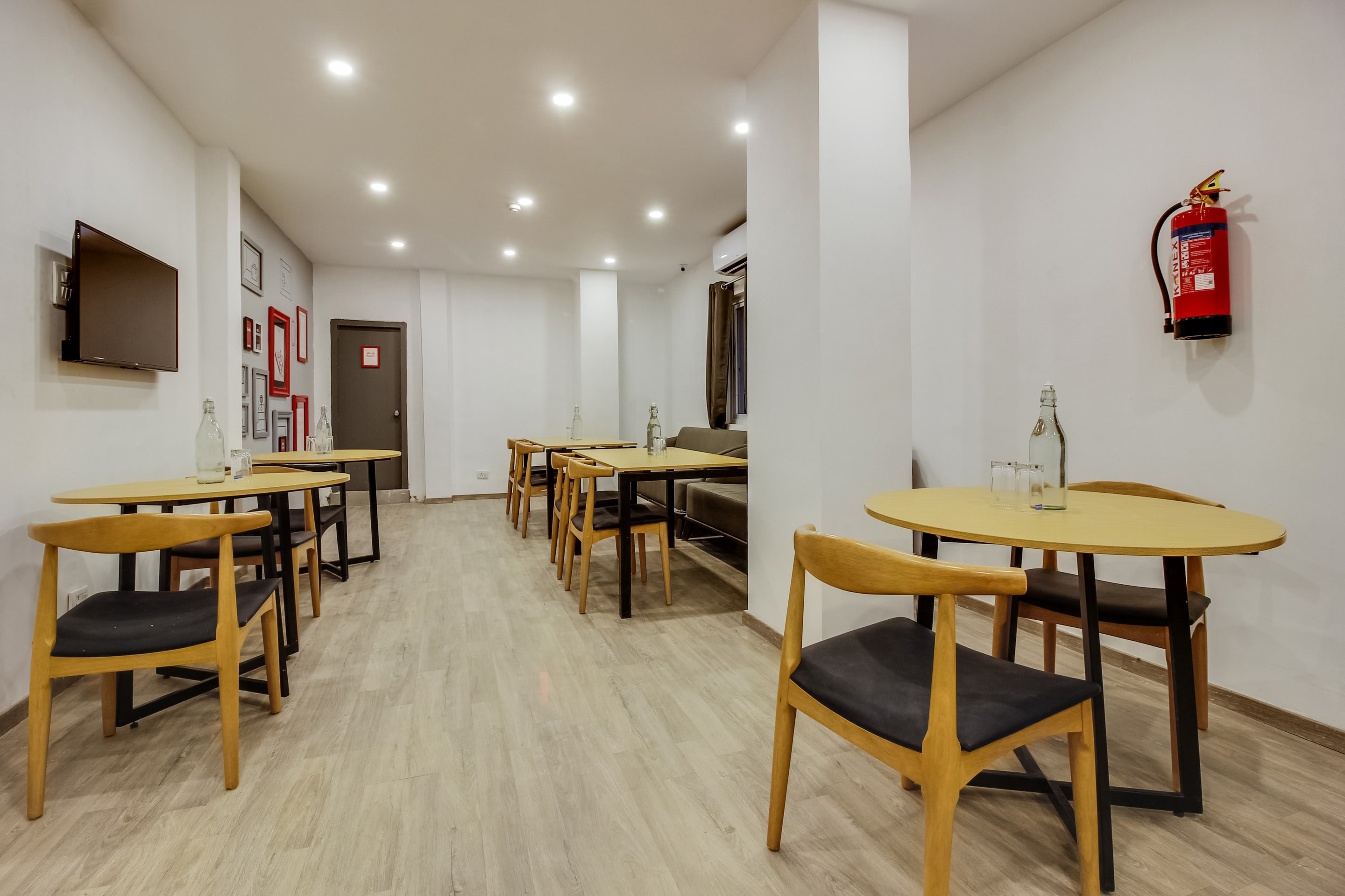 OYO Townhouse 359 Begumpet, Hyderabad 4