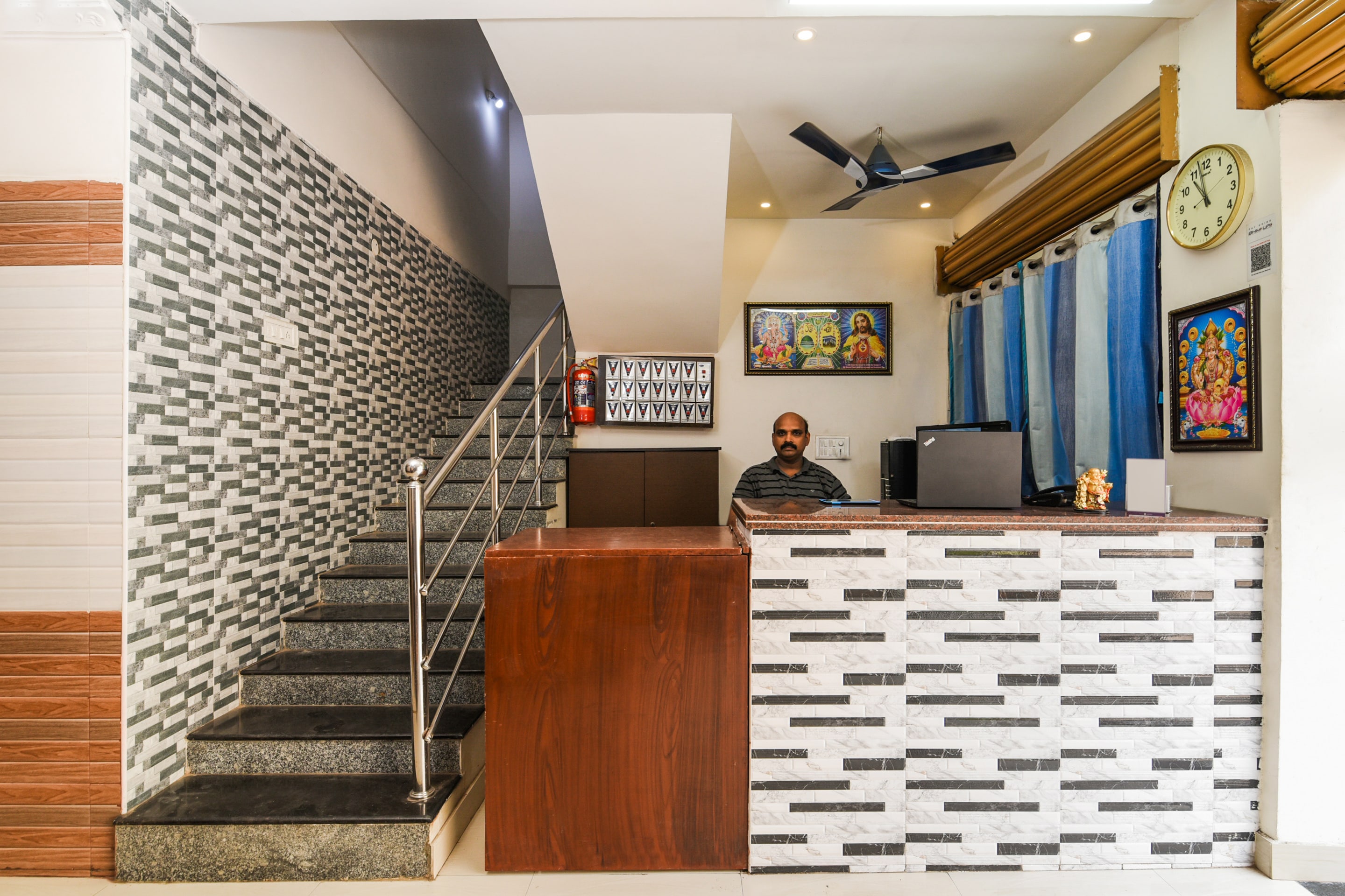 OYO 38595 Varsha Grand Residence, Guntur 3