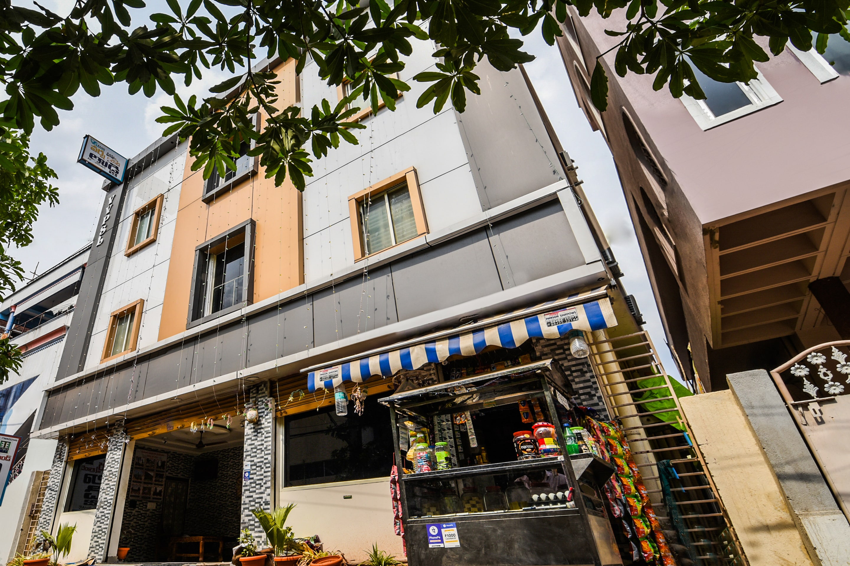 OYO 38595 Varsha Grand Residence, Guntur 5