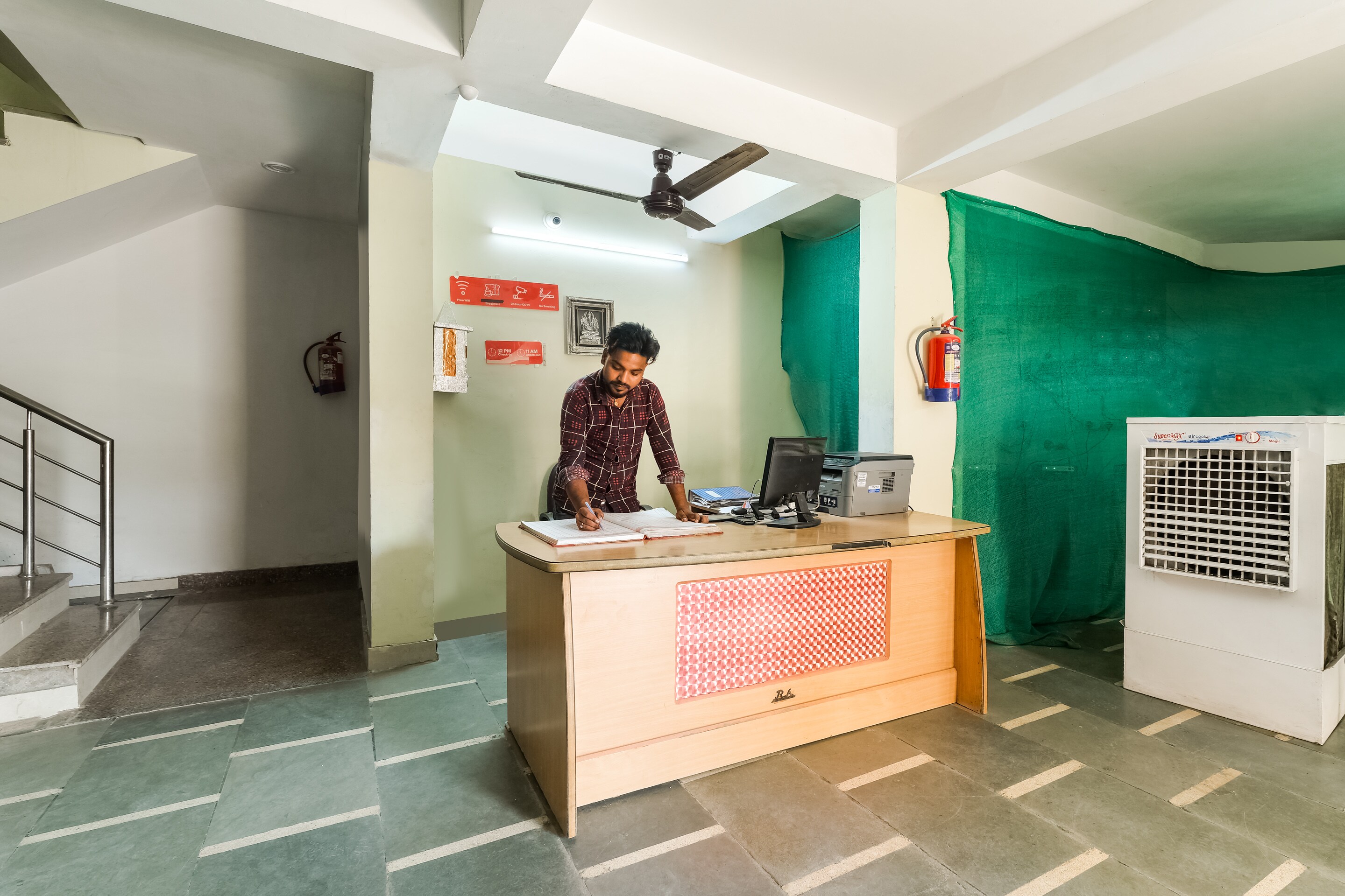 SPOT ON 40693 Chahal Guest House, New Delhi 4