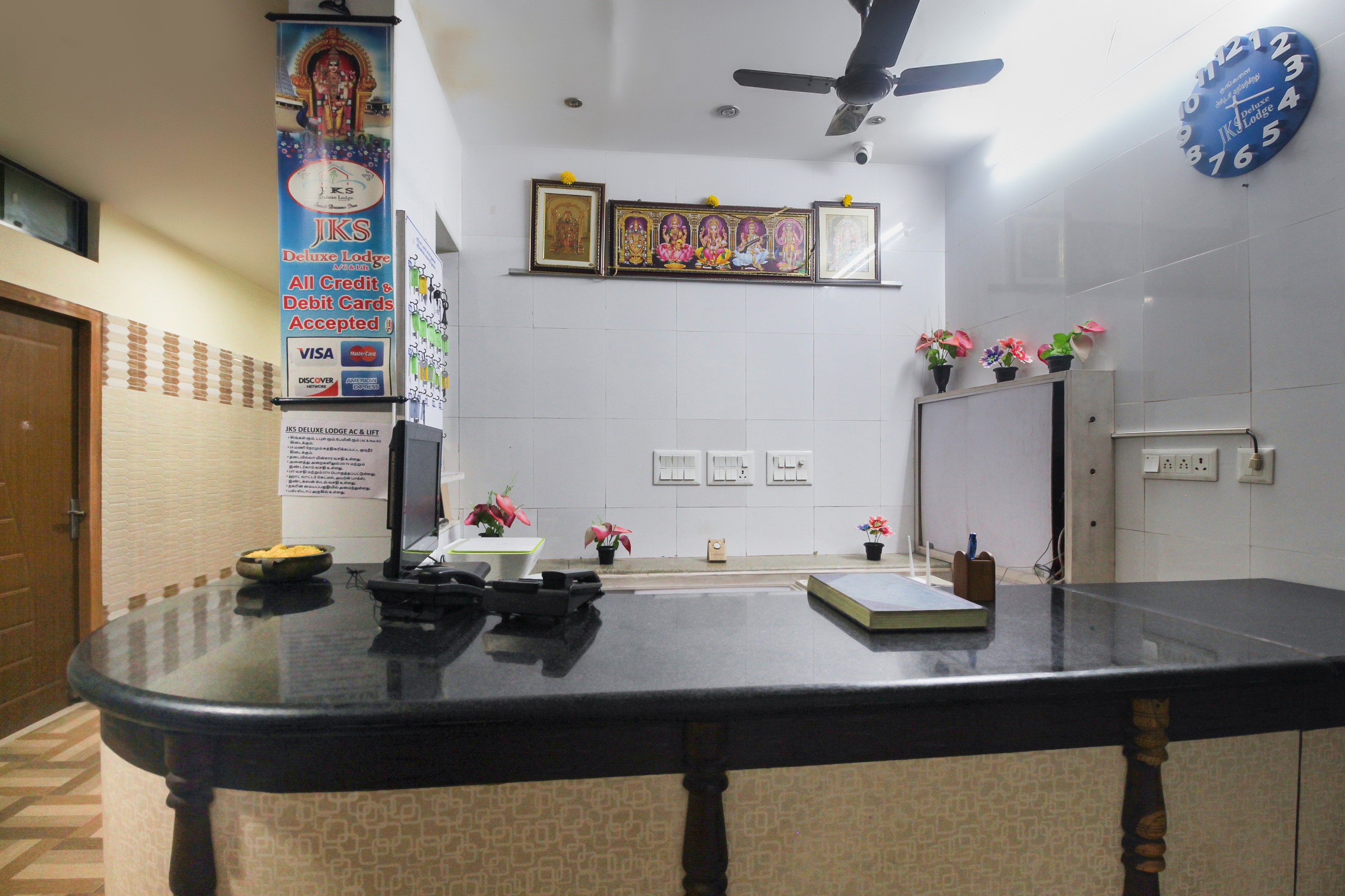 OYO 61145 JKS Deluxe Lodge, Kumbakonam 3