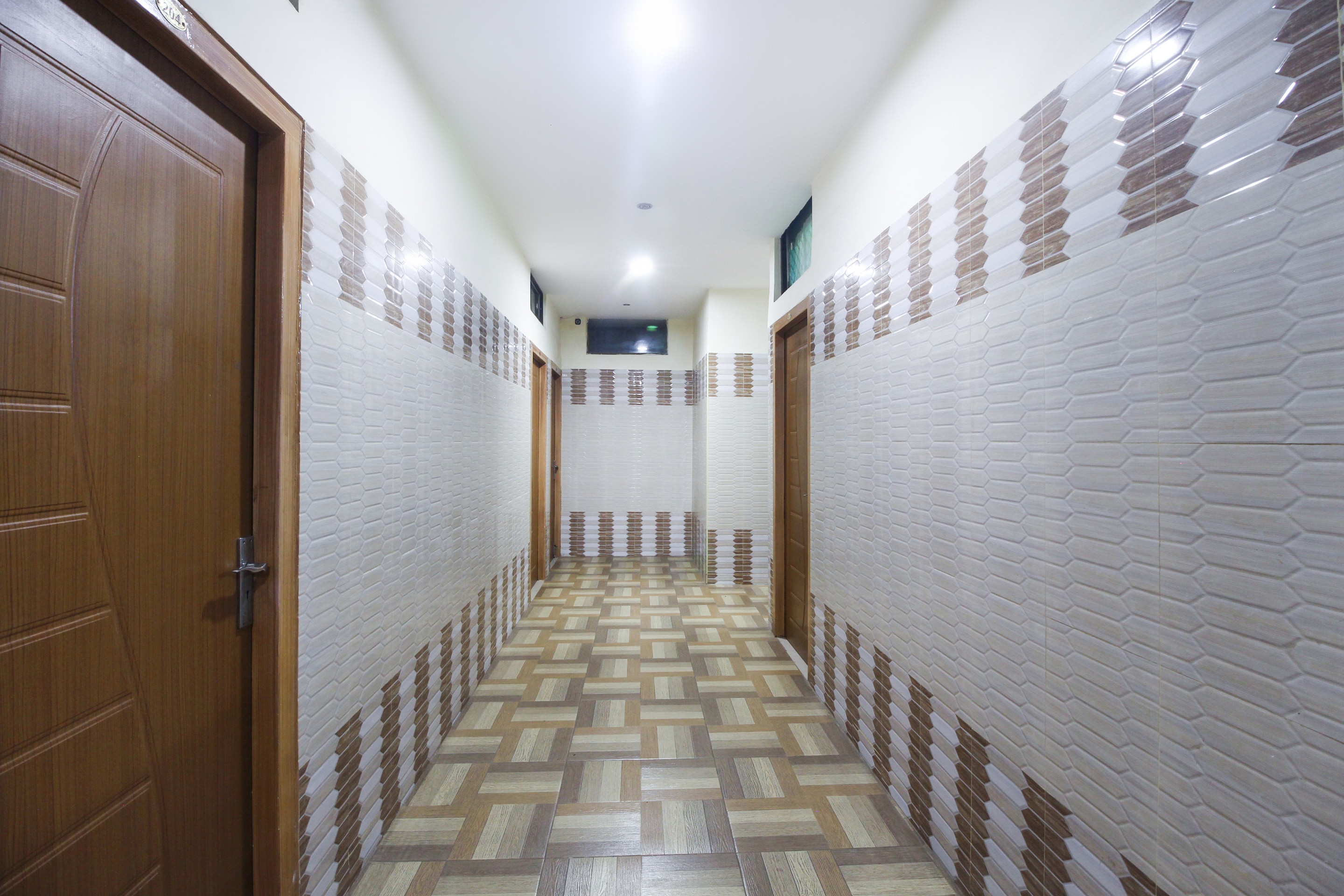 OYO 61145 JKS Deluxe Lodge, Kumbakonam 4