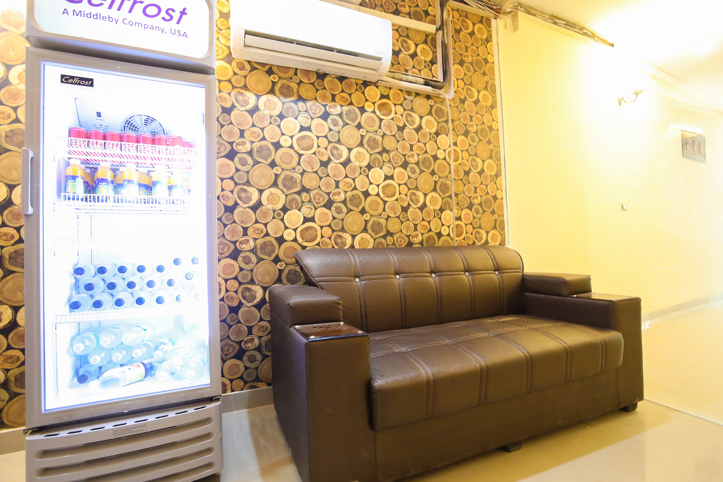 OYO 61439 Hotel Lazeeno, Faridabad 3