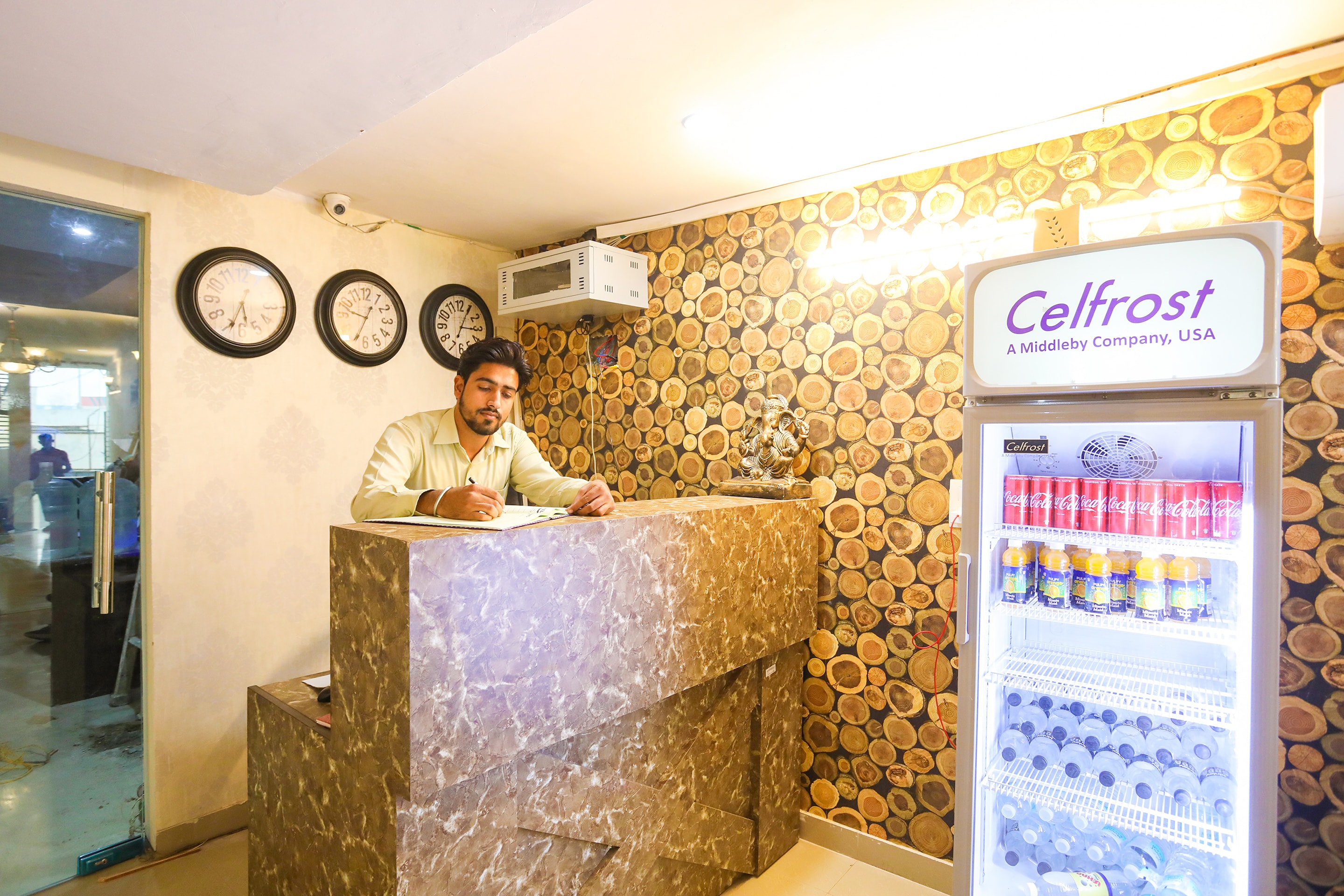 OYO 61439 Hotel Lazeeno, Faridabad 5