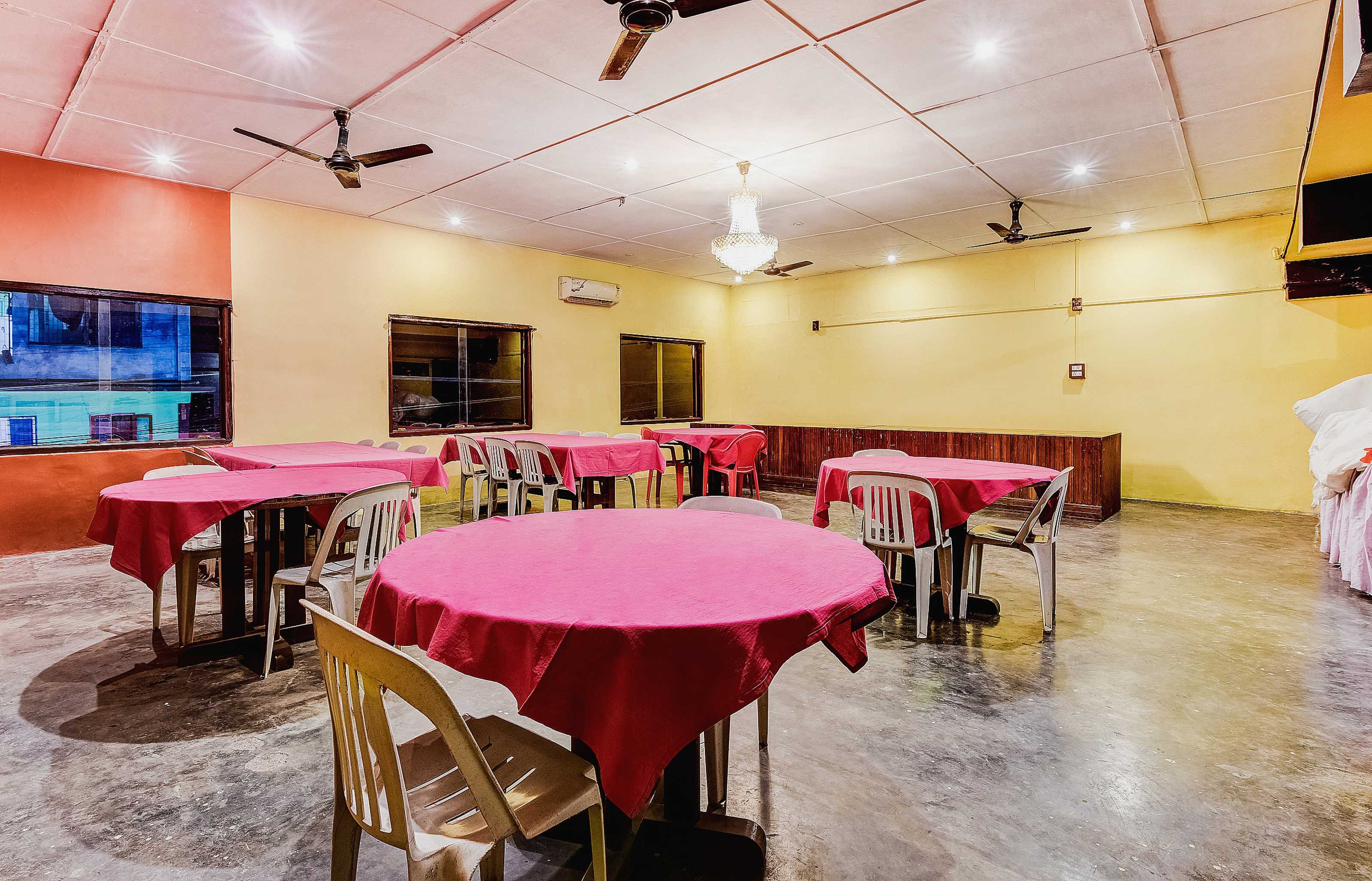 SPOT ON 64925 Durba 2, Tezpur 3