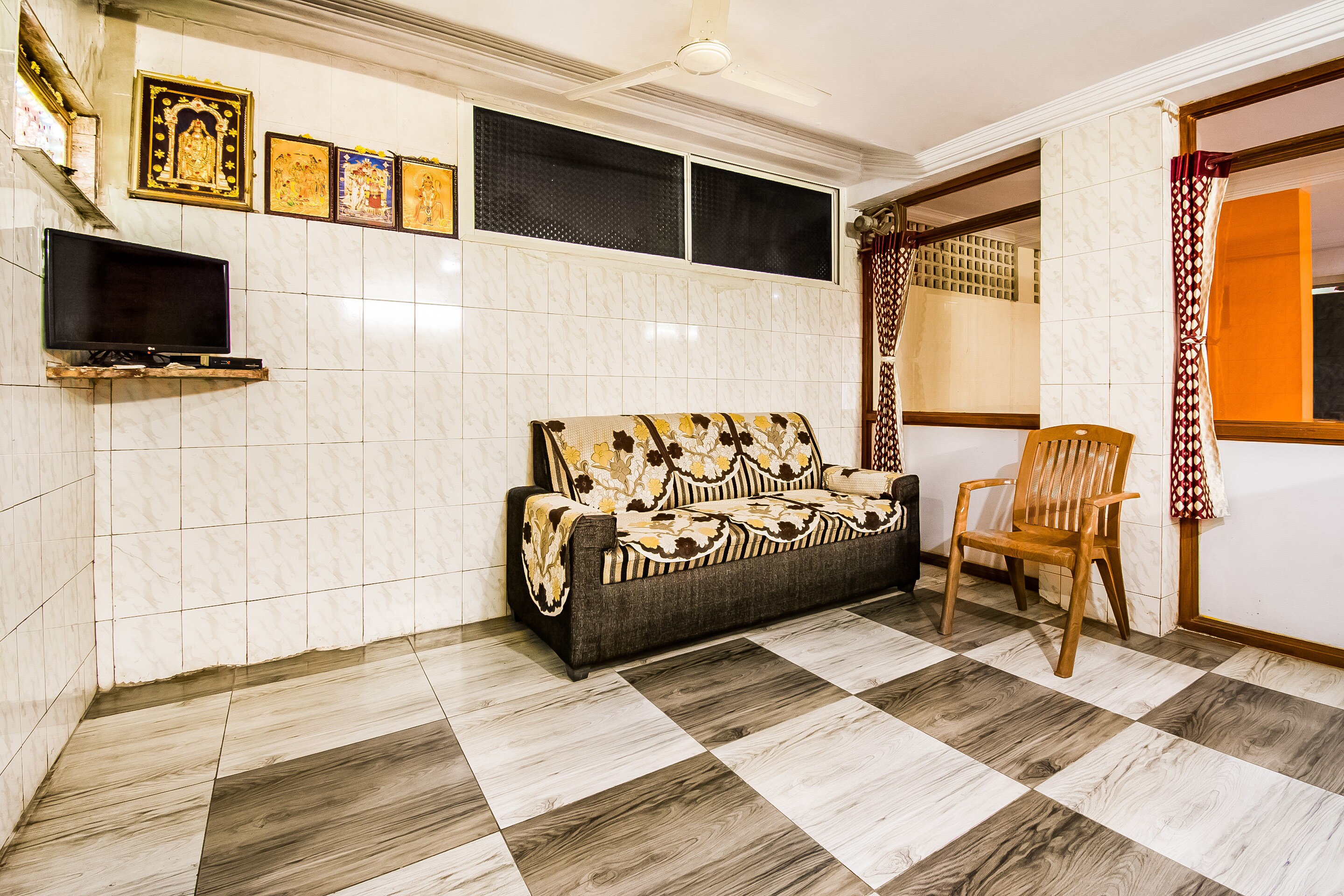 SPOT ON 67751 Sri Surya Lodge, Guntur 5
