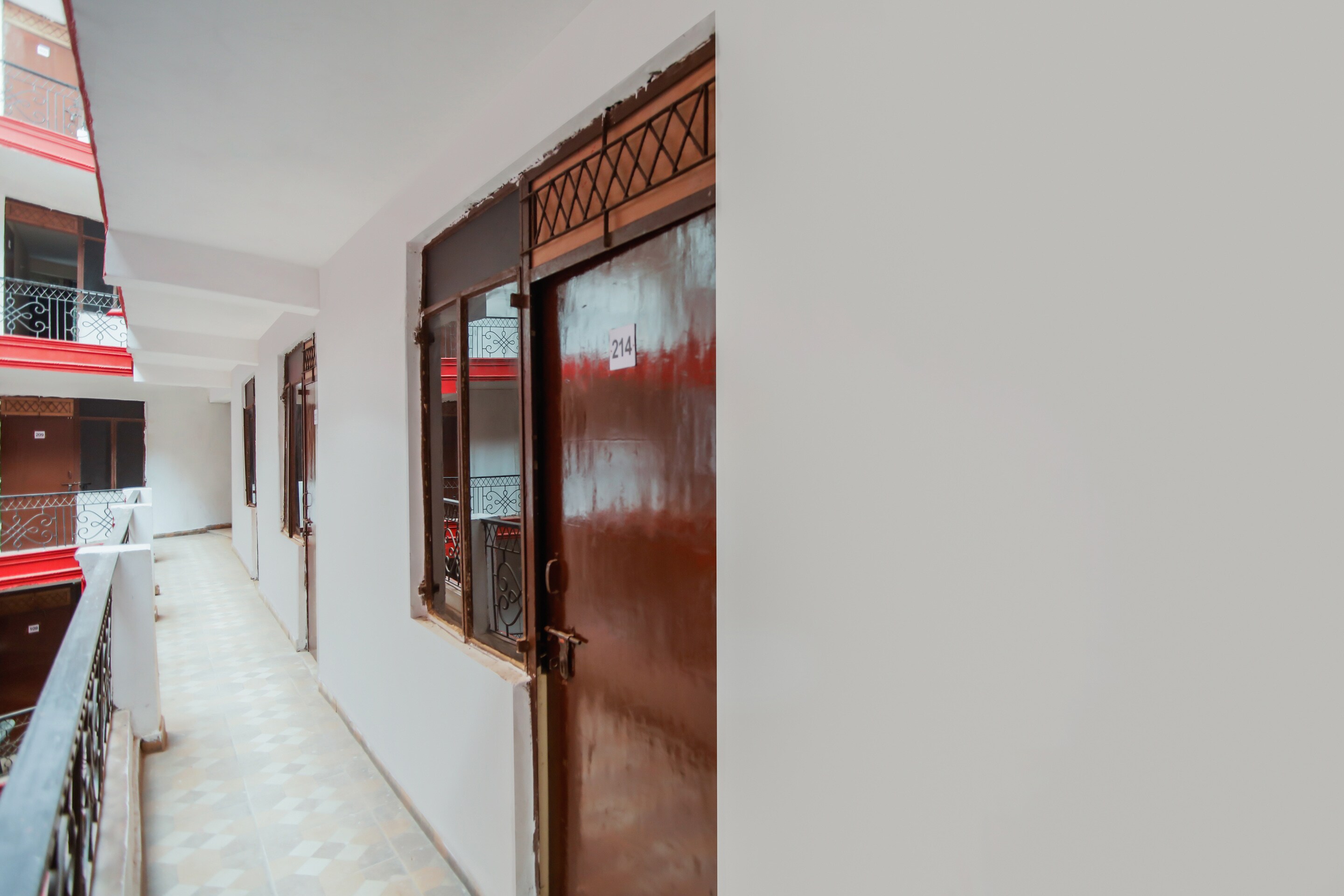 SPOT ON 68379 Hotel Harry's 1, New Delhi 3