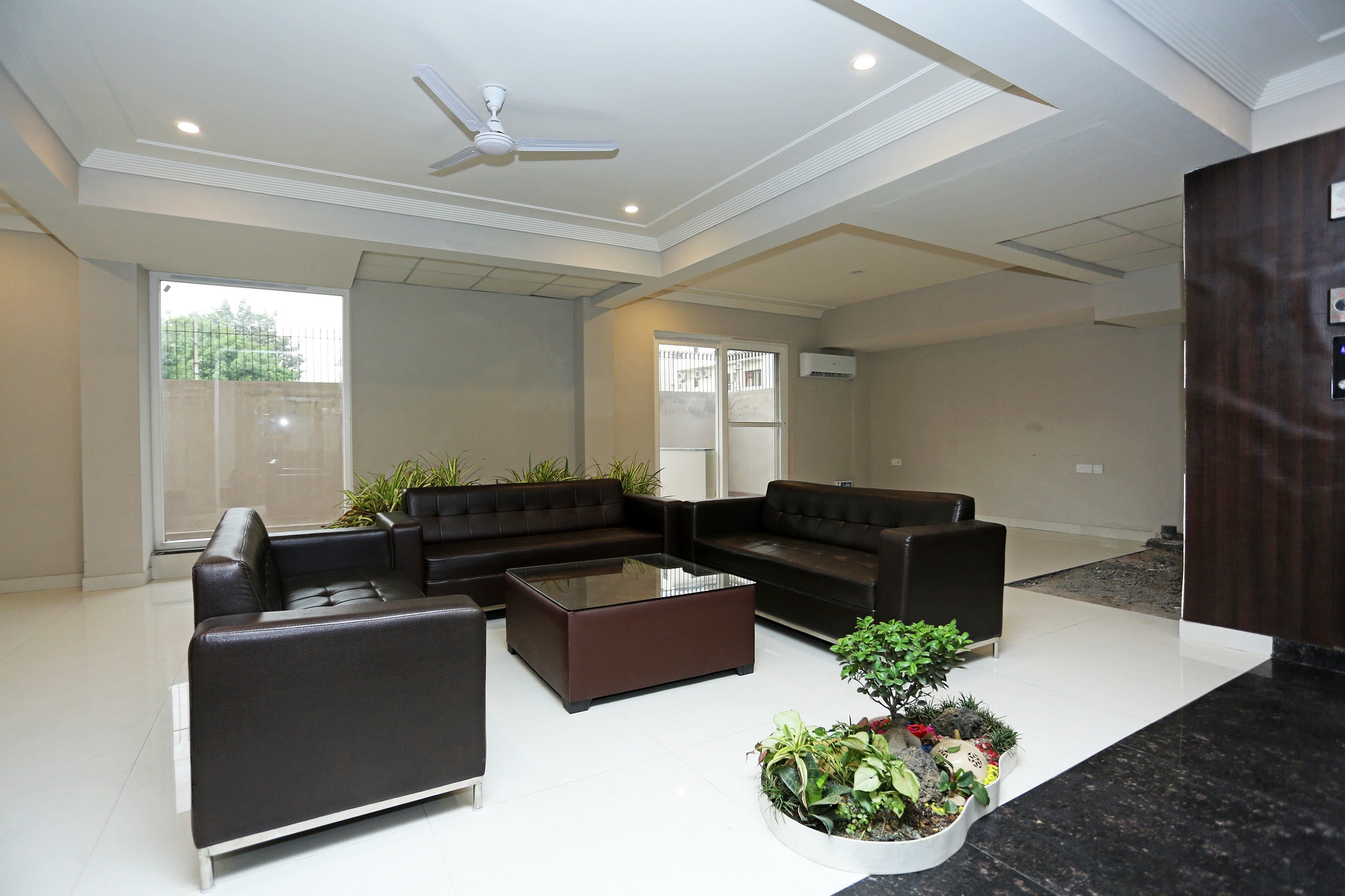 Capital O 17150 Hotel Silver Royal, Gurgaon 3