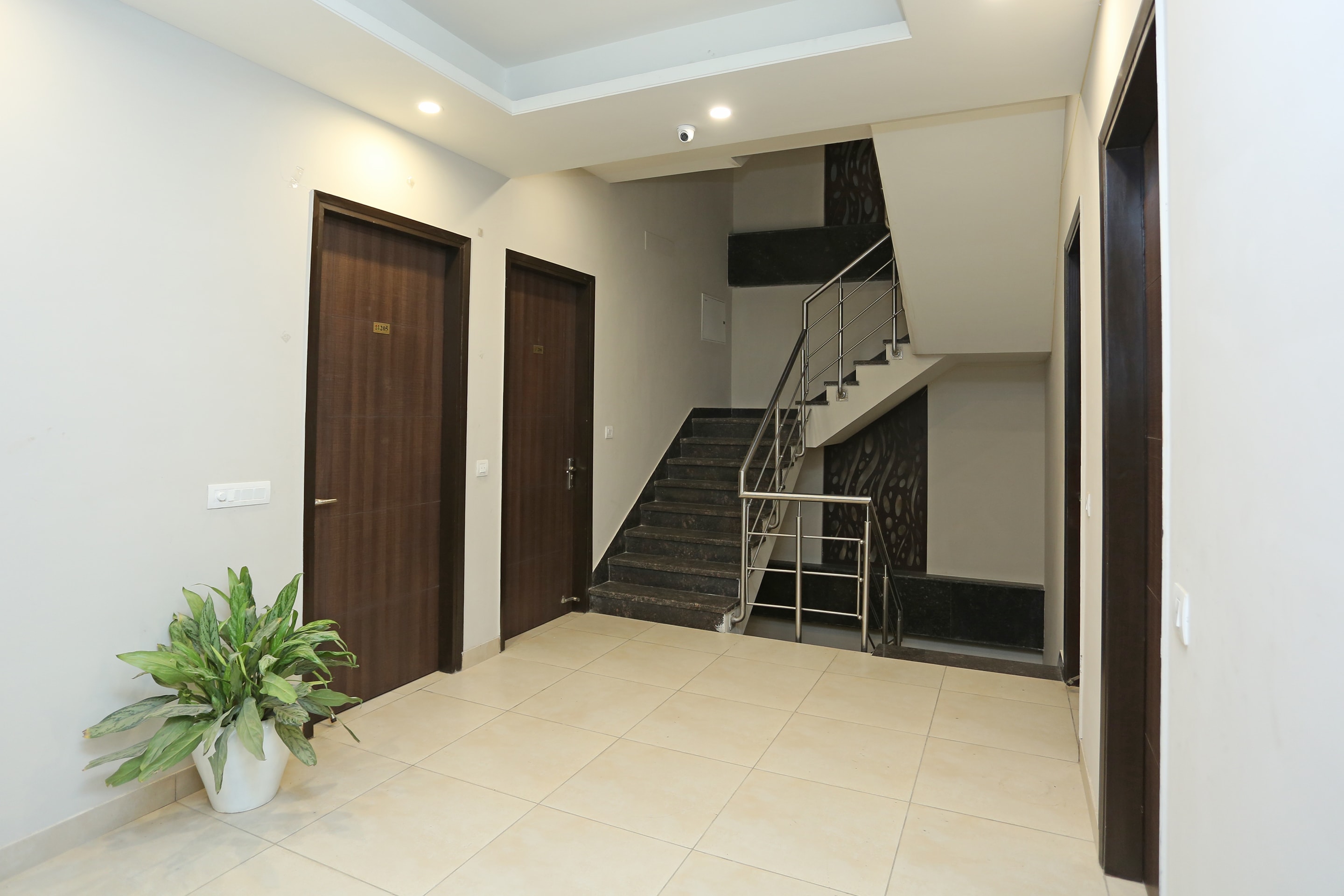 Capital O 17150 Hotel Silver Royal, Gurgaon 5