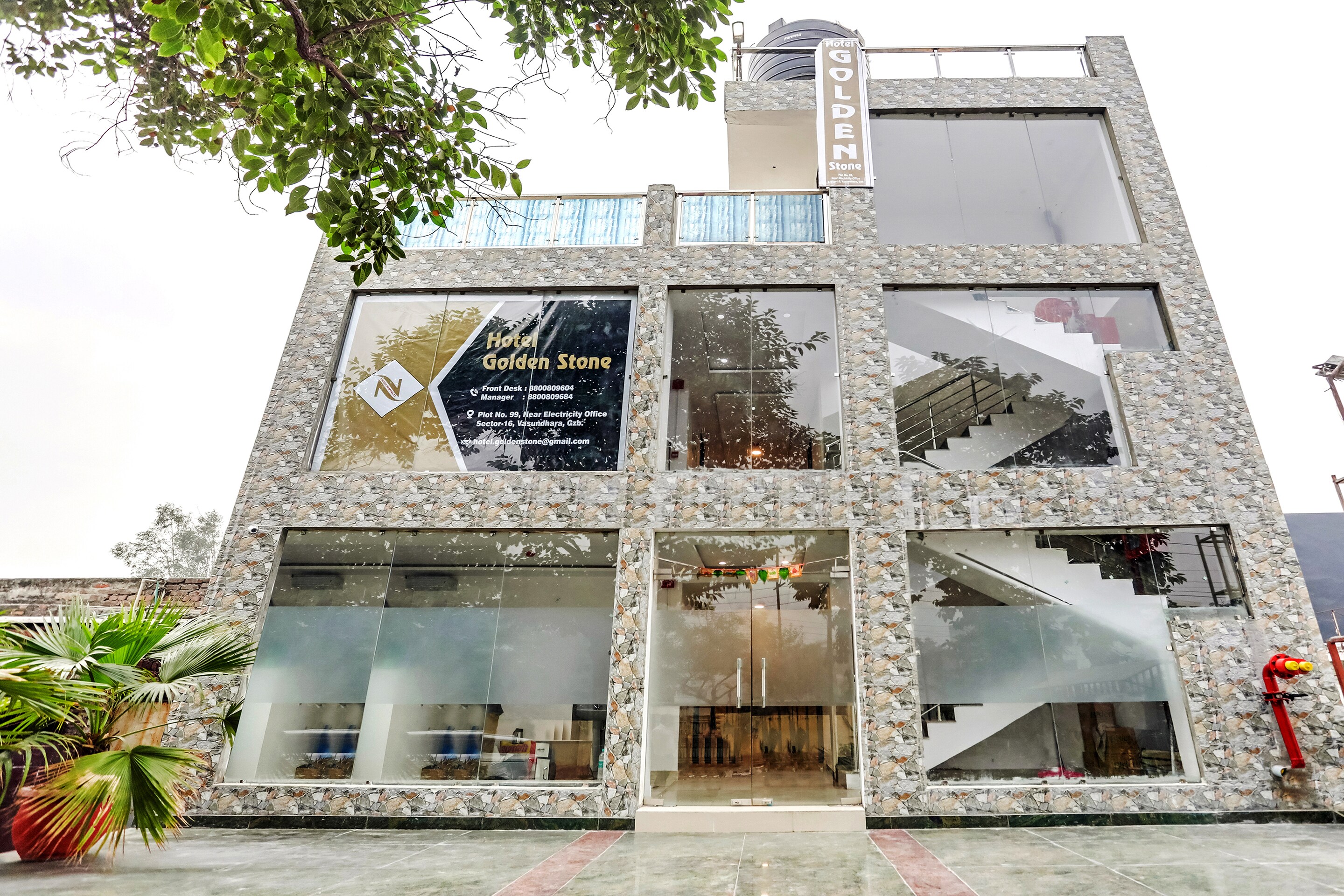 Capital O 76792 Golden Stone, Ghaziabad 5