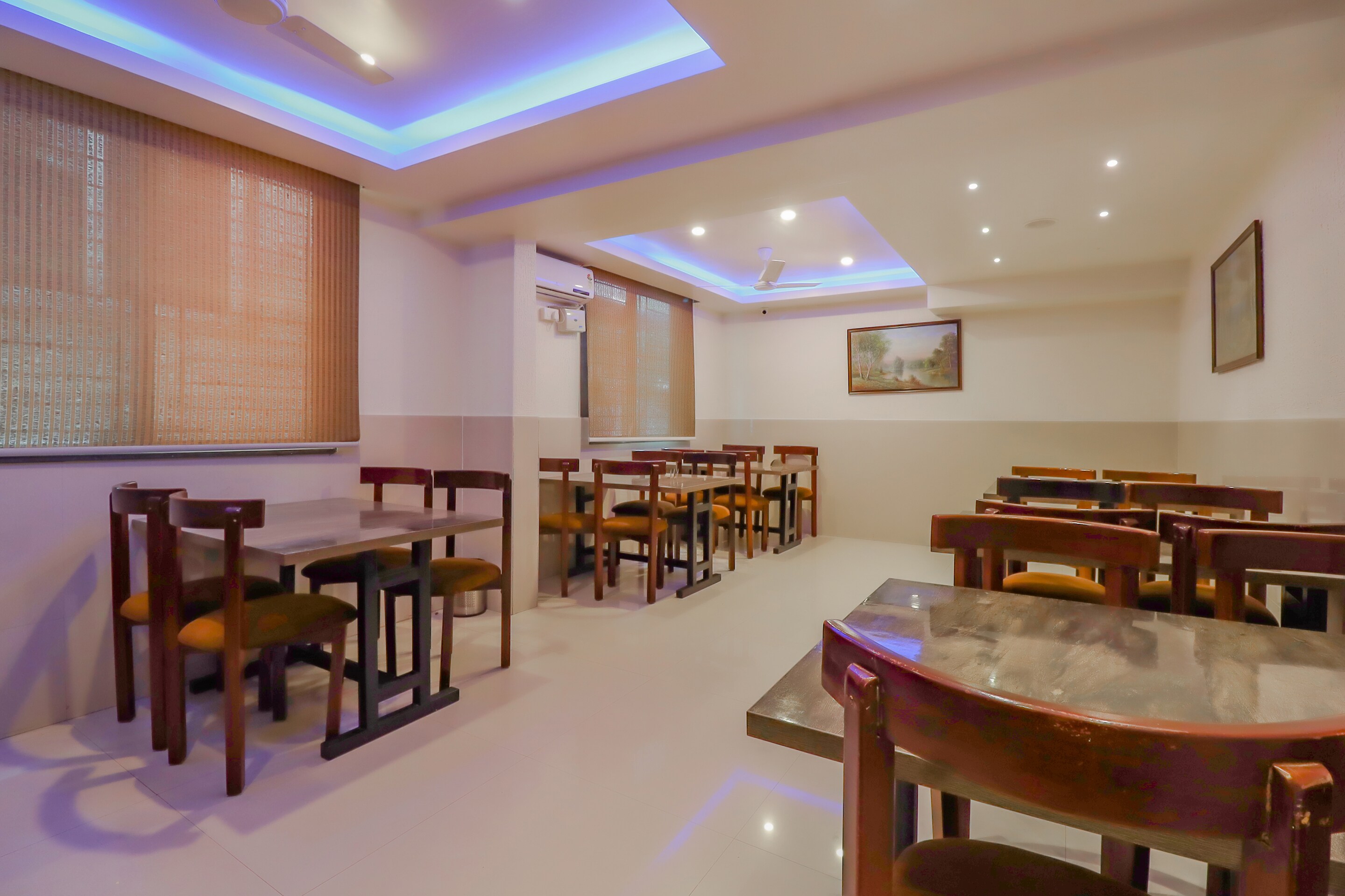 Capital O 79546 Hotel Royal Galaxy, Bangalore 3