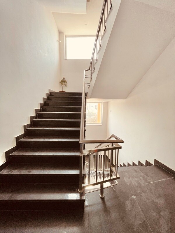 Capital O 80703 Kanha Guest House, Noida 2