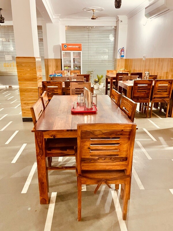 Capital O 80703 Kanha Guest House, Noida 5
